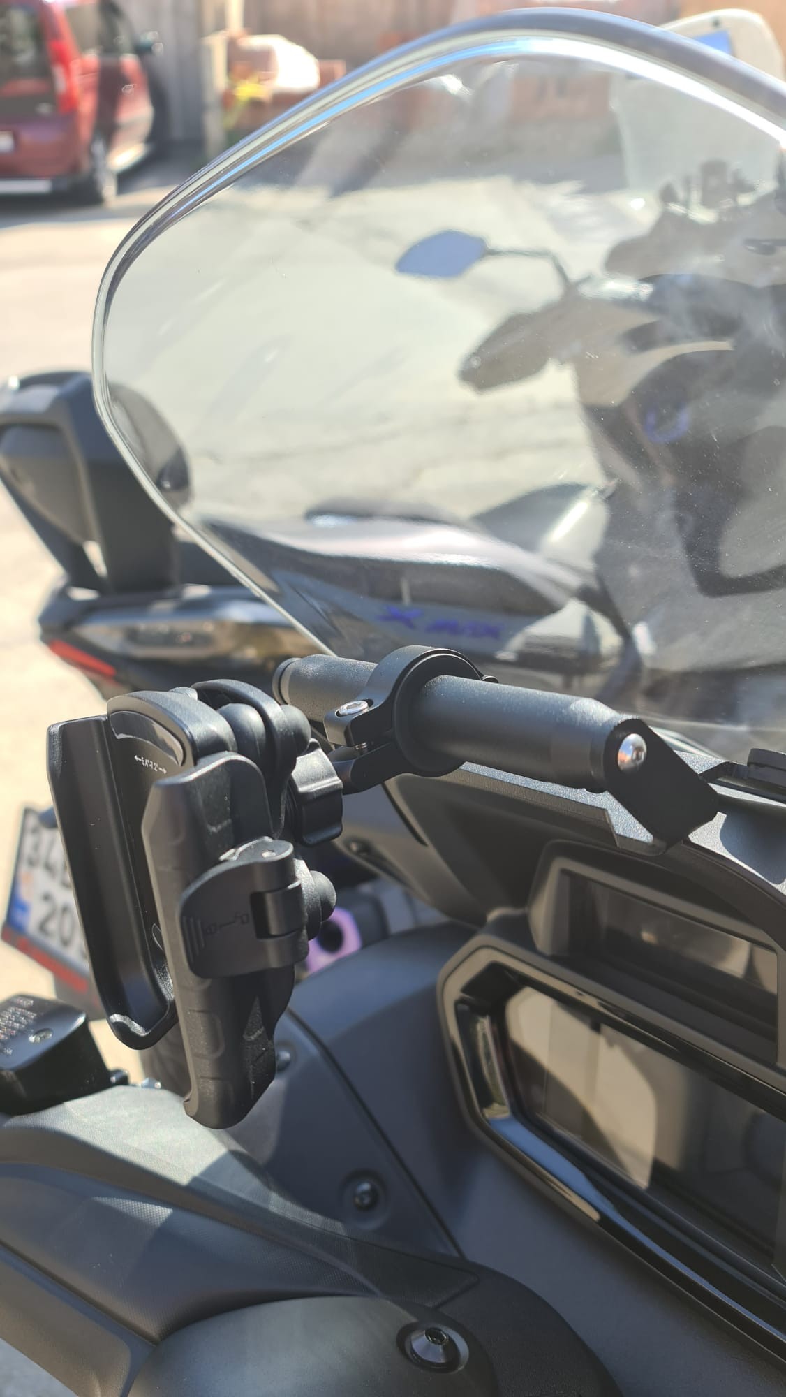 YAMAHA XMAX 2024 TELEFON BARI 