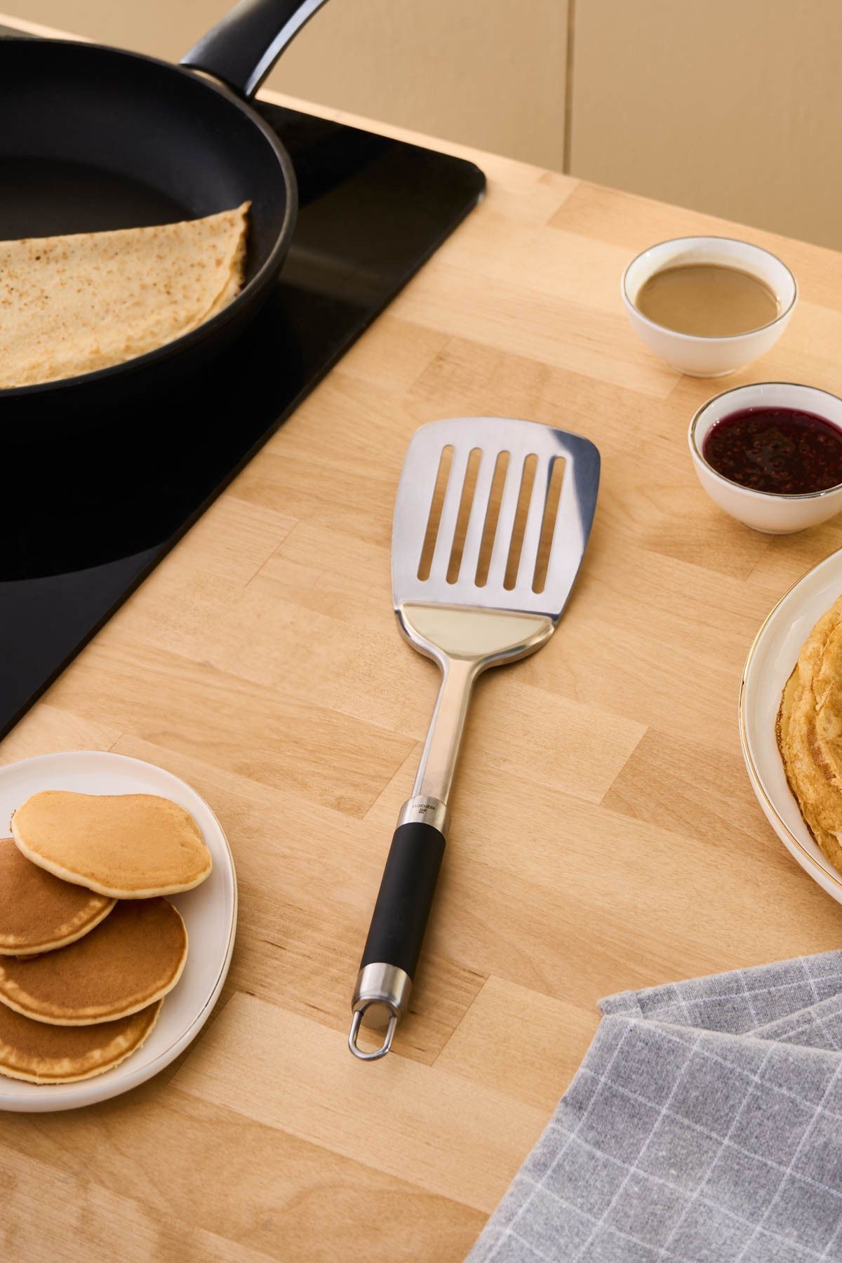 Mandy Çelik Oluklu Spatula 25 Cm