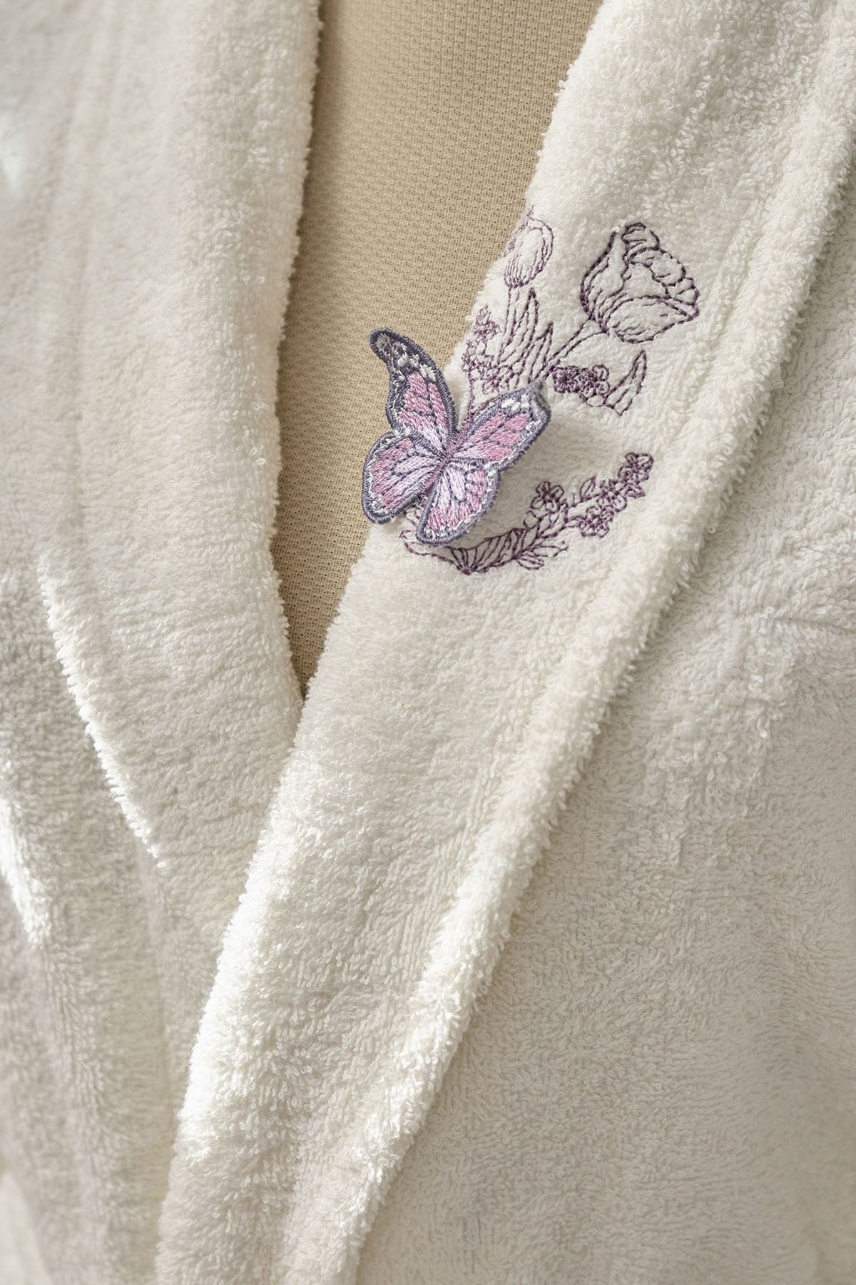 Butterfly 3d Nakışlı 6 Parça Bornoz/banyo/baş Havlusuaile Banyo Seti lila Mor