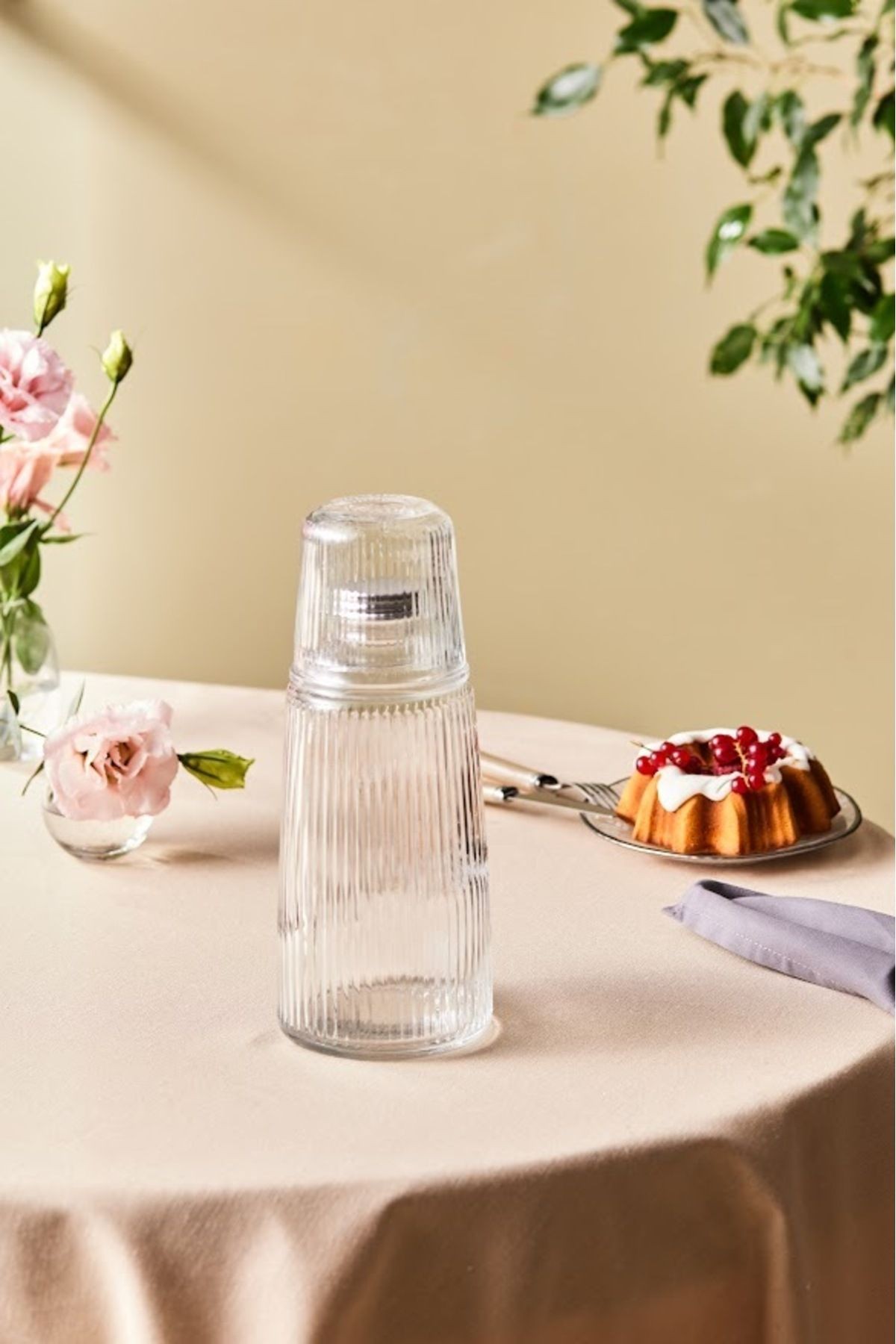Lille Şeffaf Cam Başucu Sürahisi 1100 ml