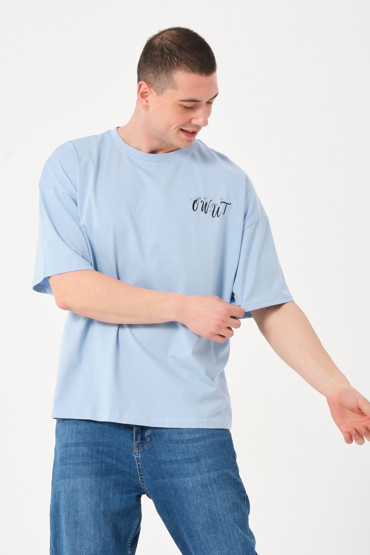 Erkek Açık Mavi Bisiklet Yaka Göğüs Baskı Detaylı Oversize T-shirt