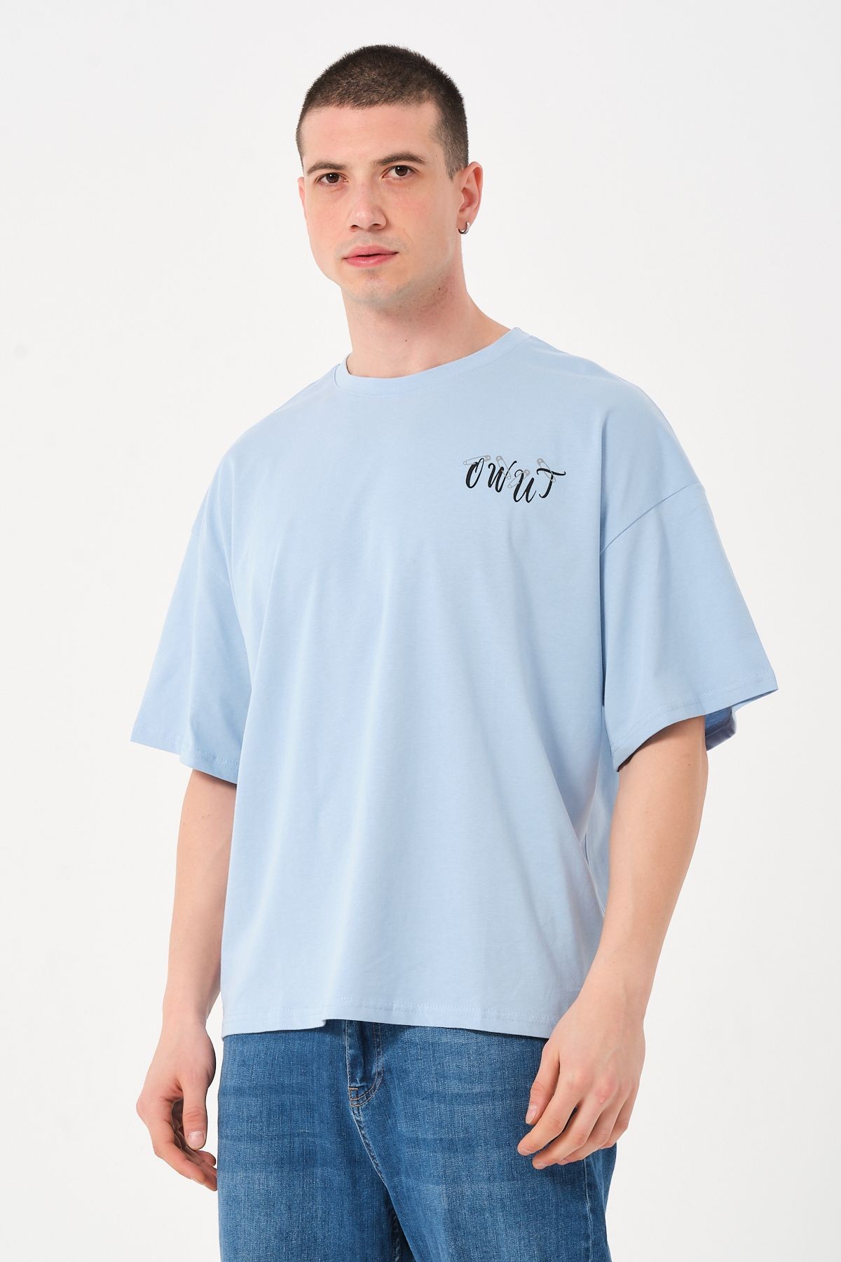 Erkek Açık Mavi Bisiklet Yaka Göğüs Baskı Detaylı Oversize T-shirt