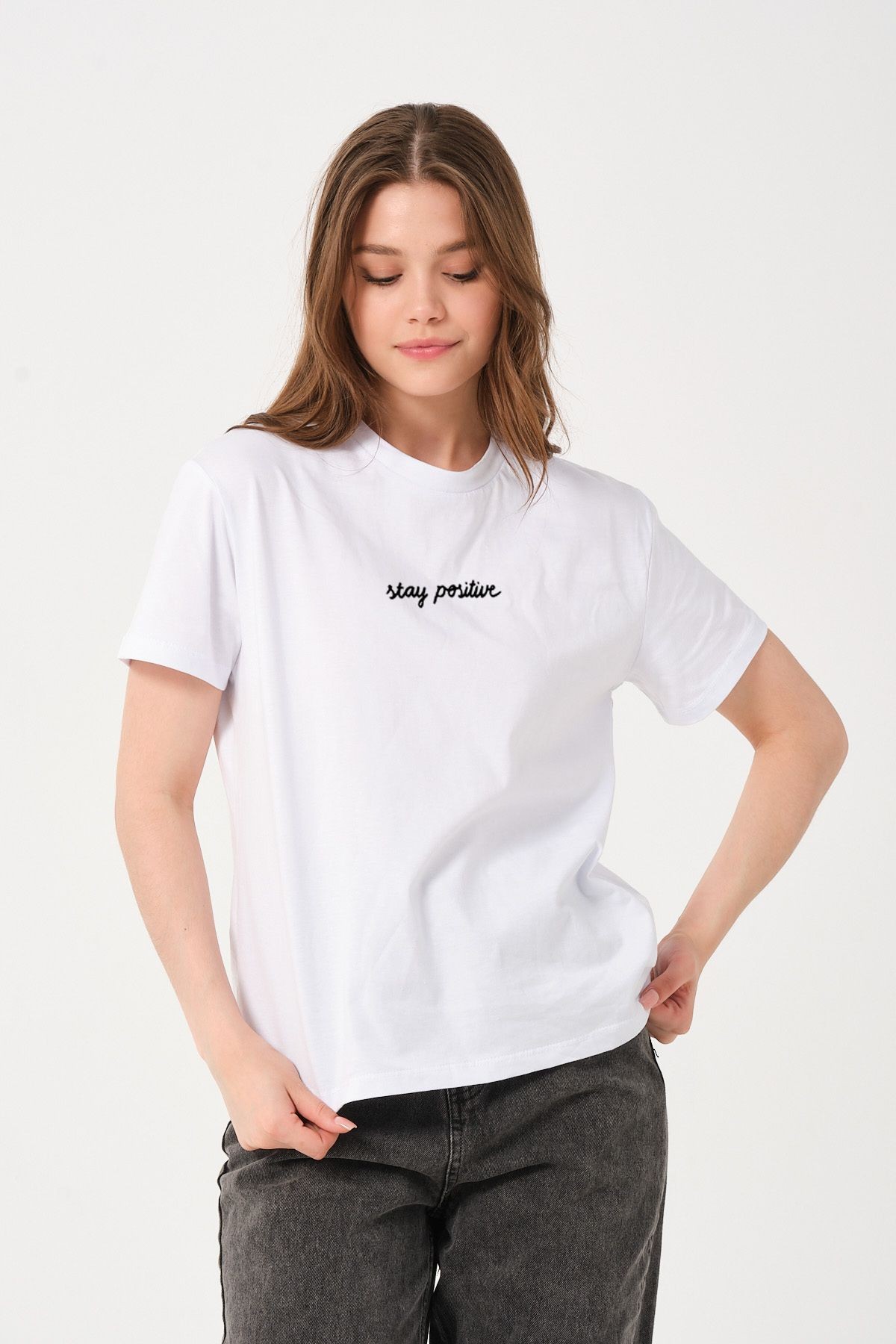 Kadın Beyaz Yazı Baskı Detaylı Rahat Kesim T-shirt