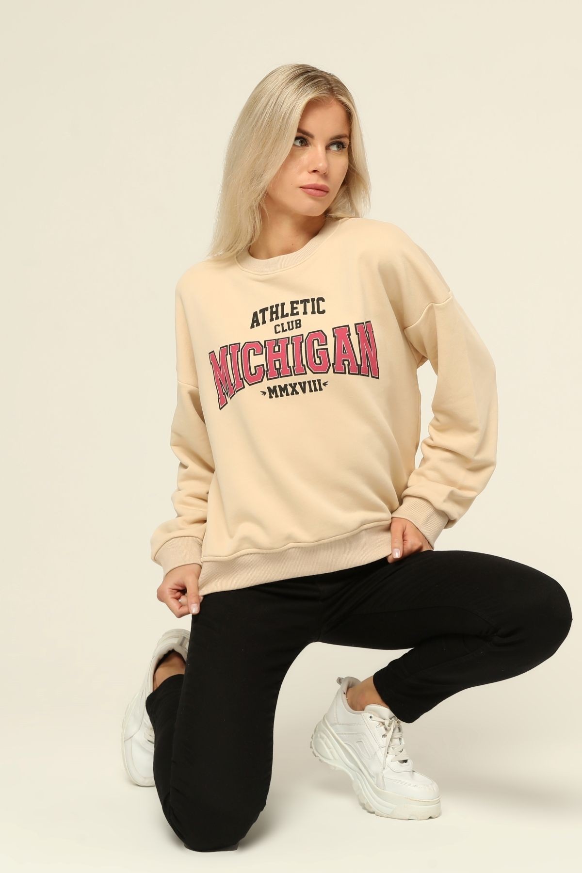 Kadın Bej Bisiklet Yaka Baskı Detaylı Sweatshirt