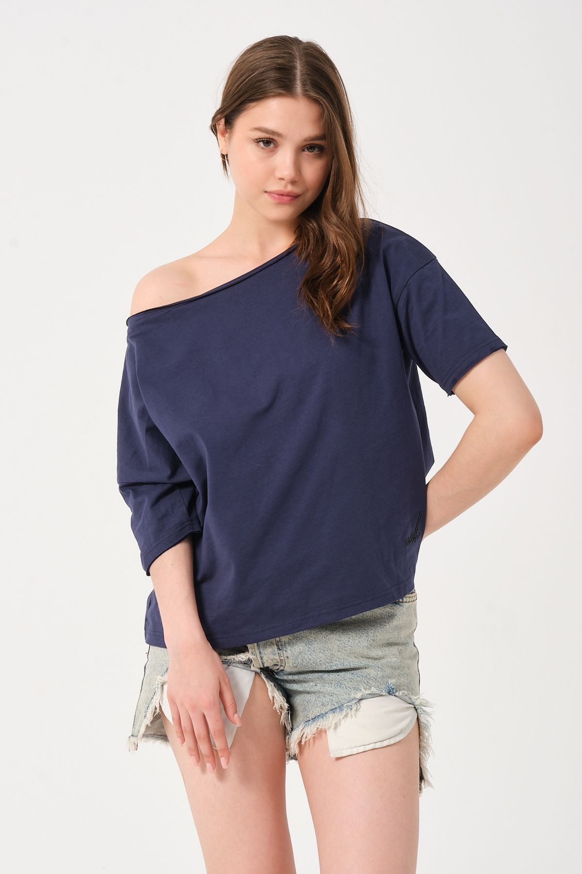 Kadın Bej Düşük Omuz T-shirt - lacivert