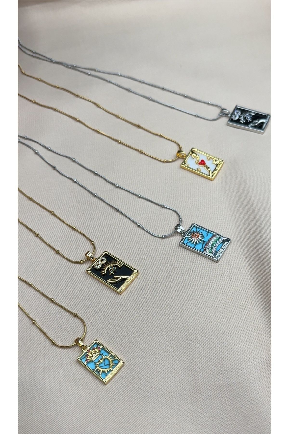 Tarot Kolye Modeli (Kupalar Şövalyesi)