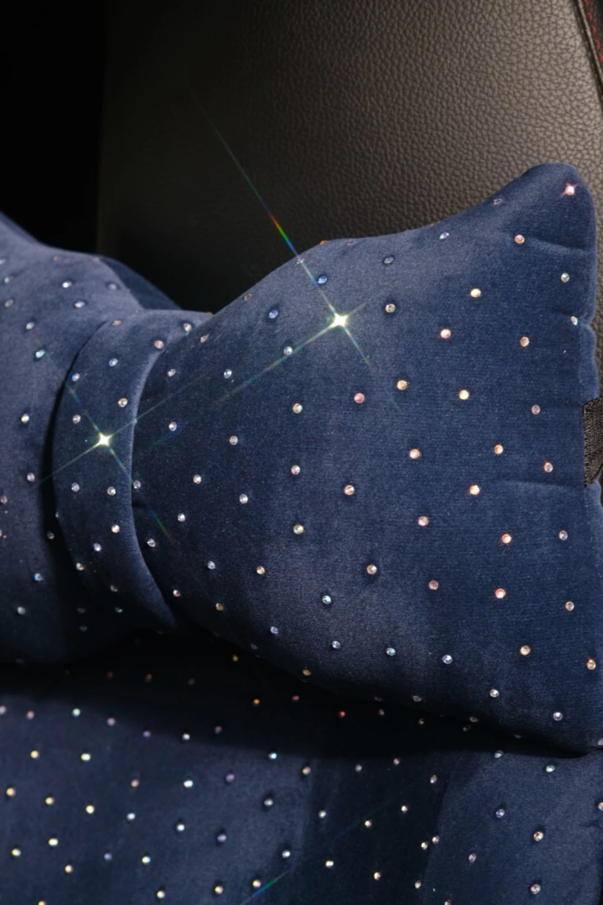 Süet Taş İşlemeli Boyun Yastığı