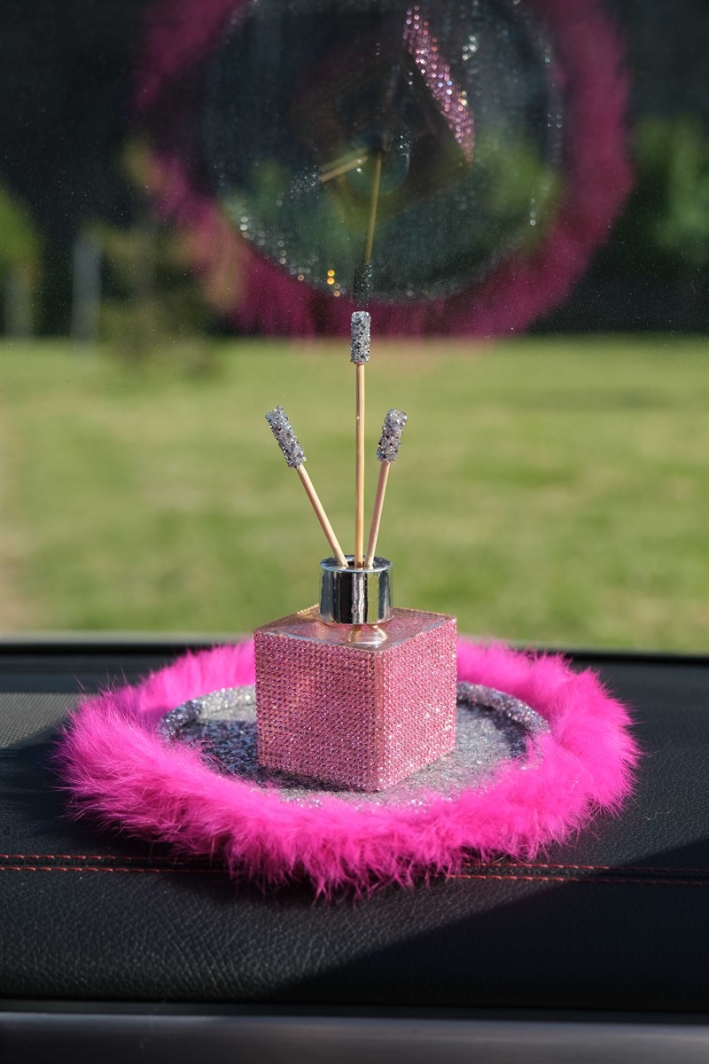Gümüş Pullu Gümüş Kordon Fuşya Tüy Kaymaz Ped & Pembe Kare Kavanoz Koku Set
