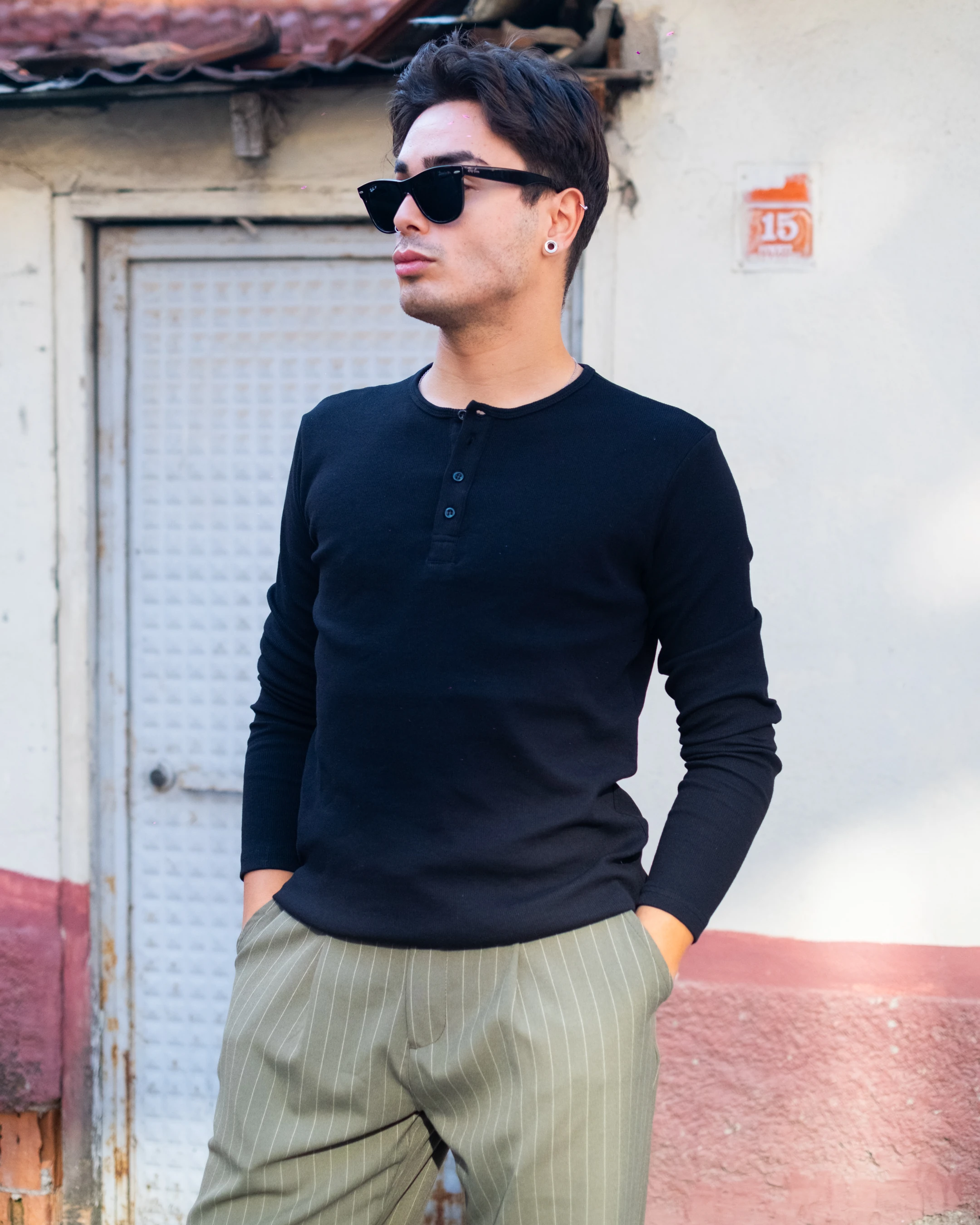 Siyah Düğmeli Uzun Kol Slim Fit Tişört