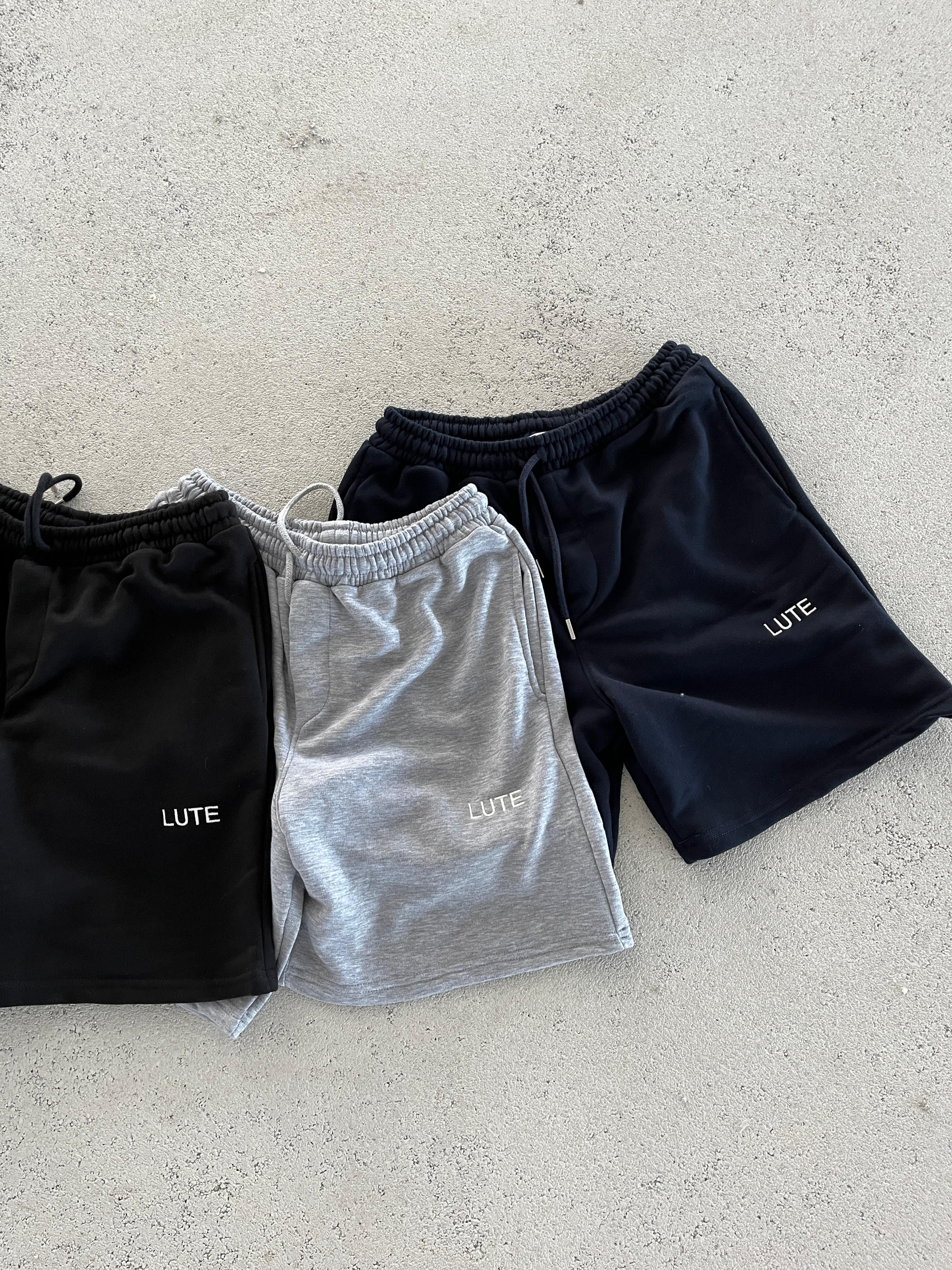 LUTE Pemium Nakış Detaylı Oversize Şort - Koyu Lacivert