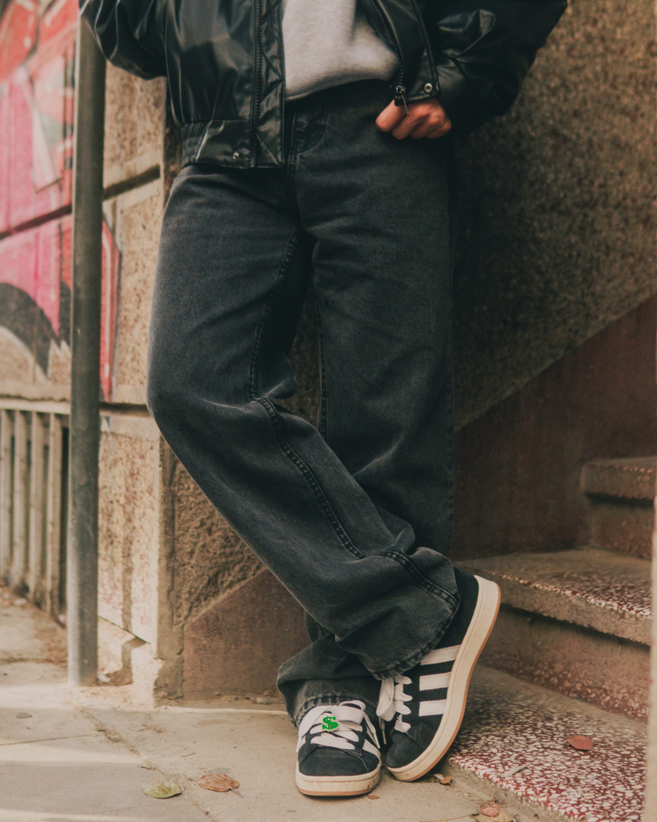Baggy Jeans in Washed Dark Grey