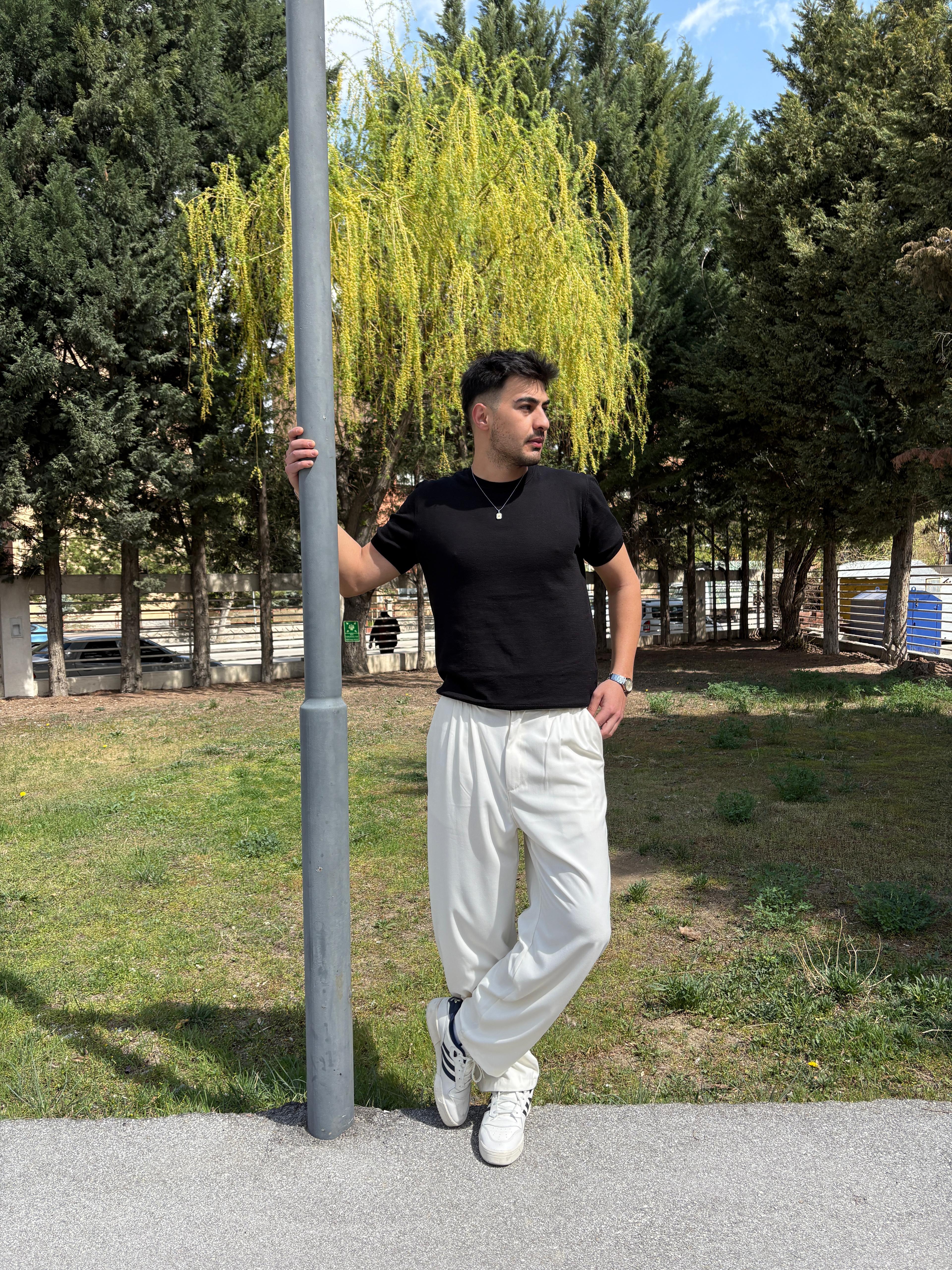 Black Basic T-Shirt - Slim Fit