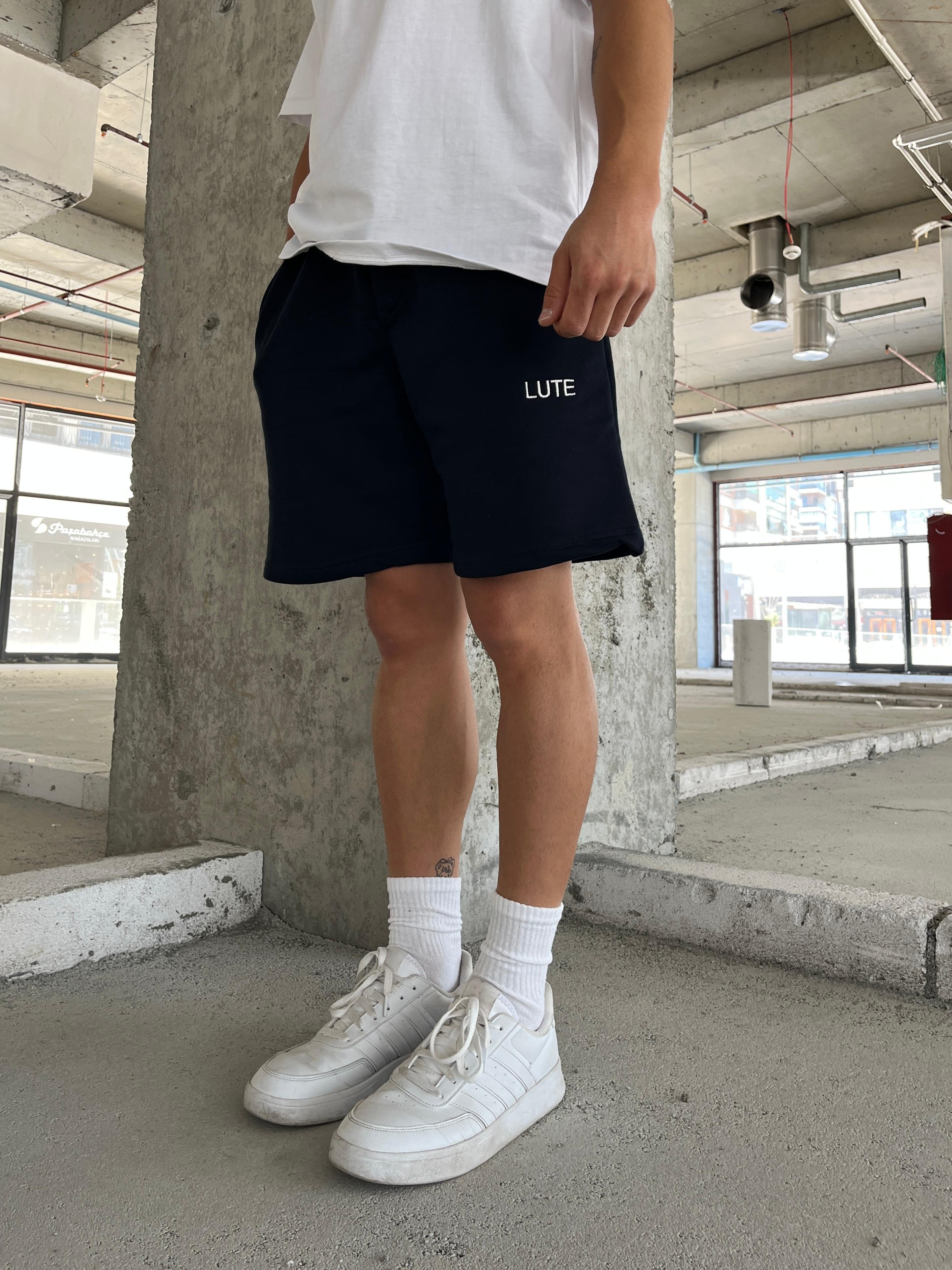 LUTE Pemium Nakış Detaylı Oversize Şort - Koyu Lacivert