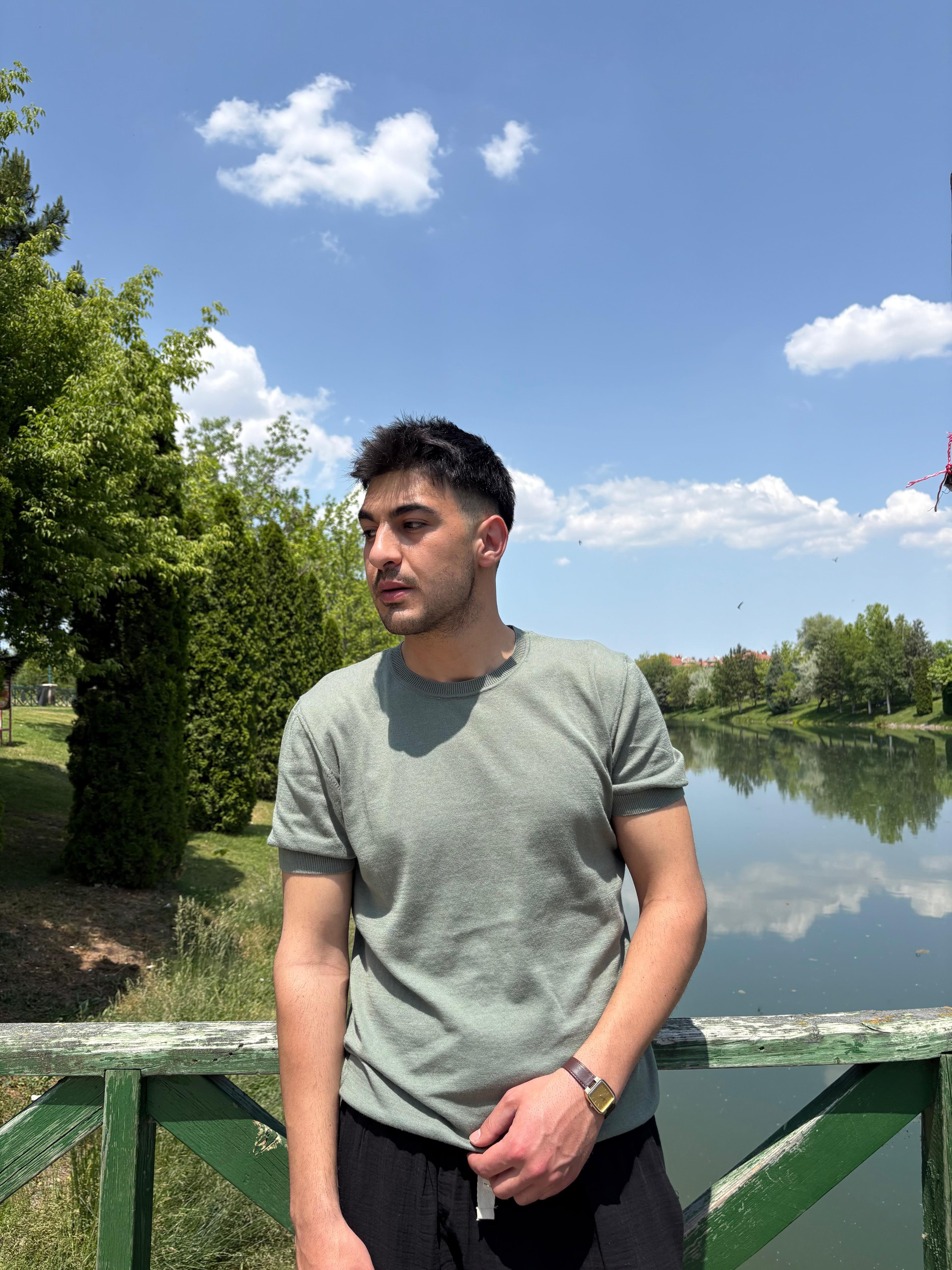 Green Basic T-shirt - Slim Fit