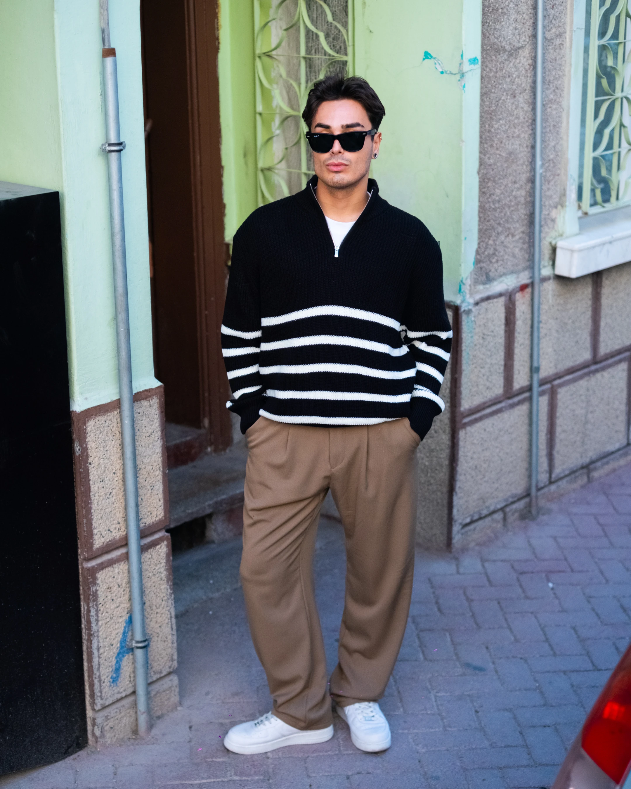 Siyah Yarım Fermuarlı Çizgili Oversize Triko