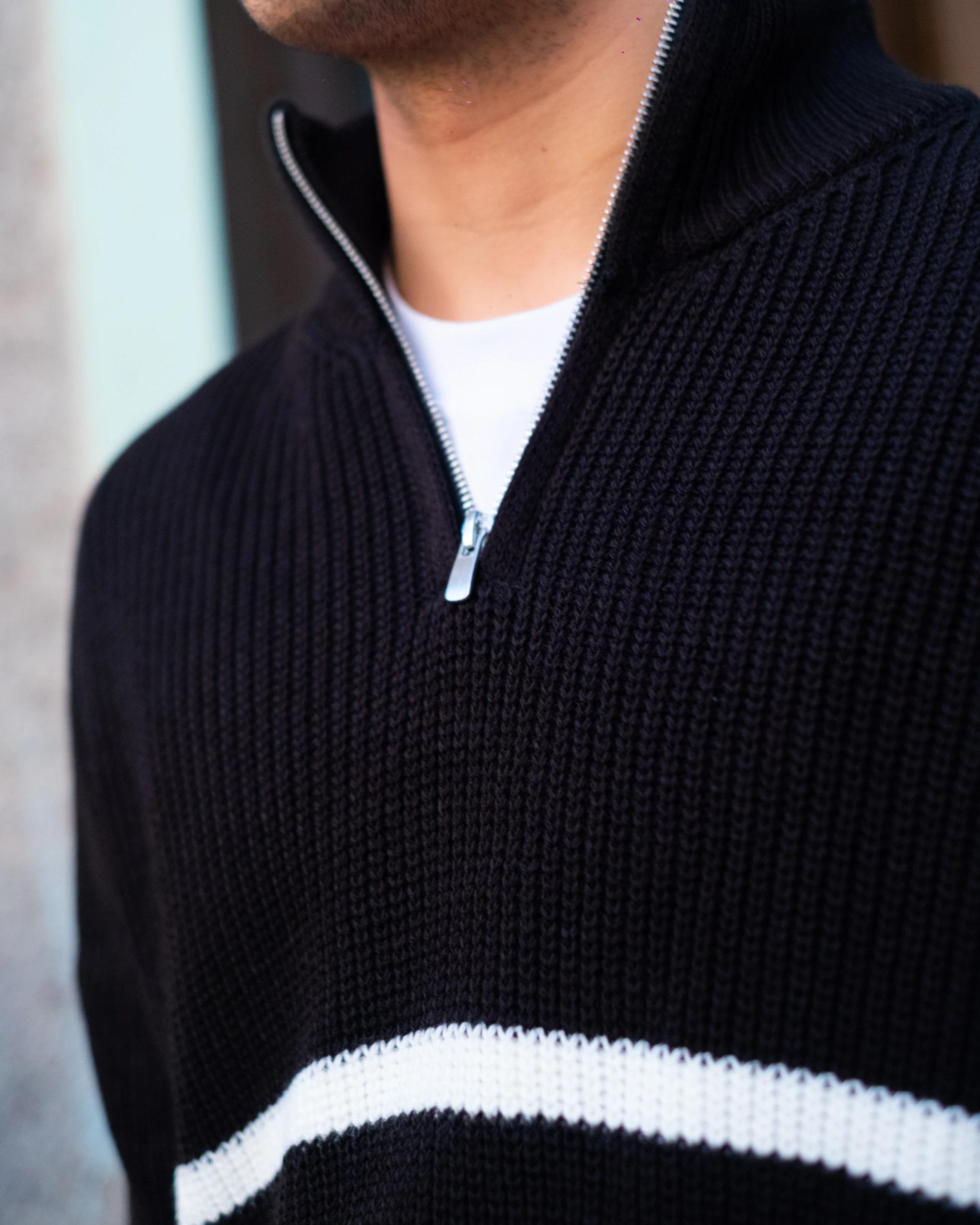 Siyah Yarım Fermuarlı Çizgili Oversize Triko