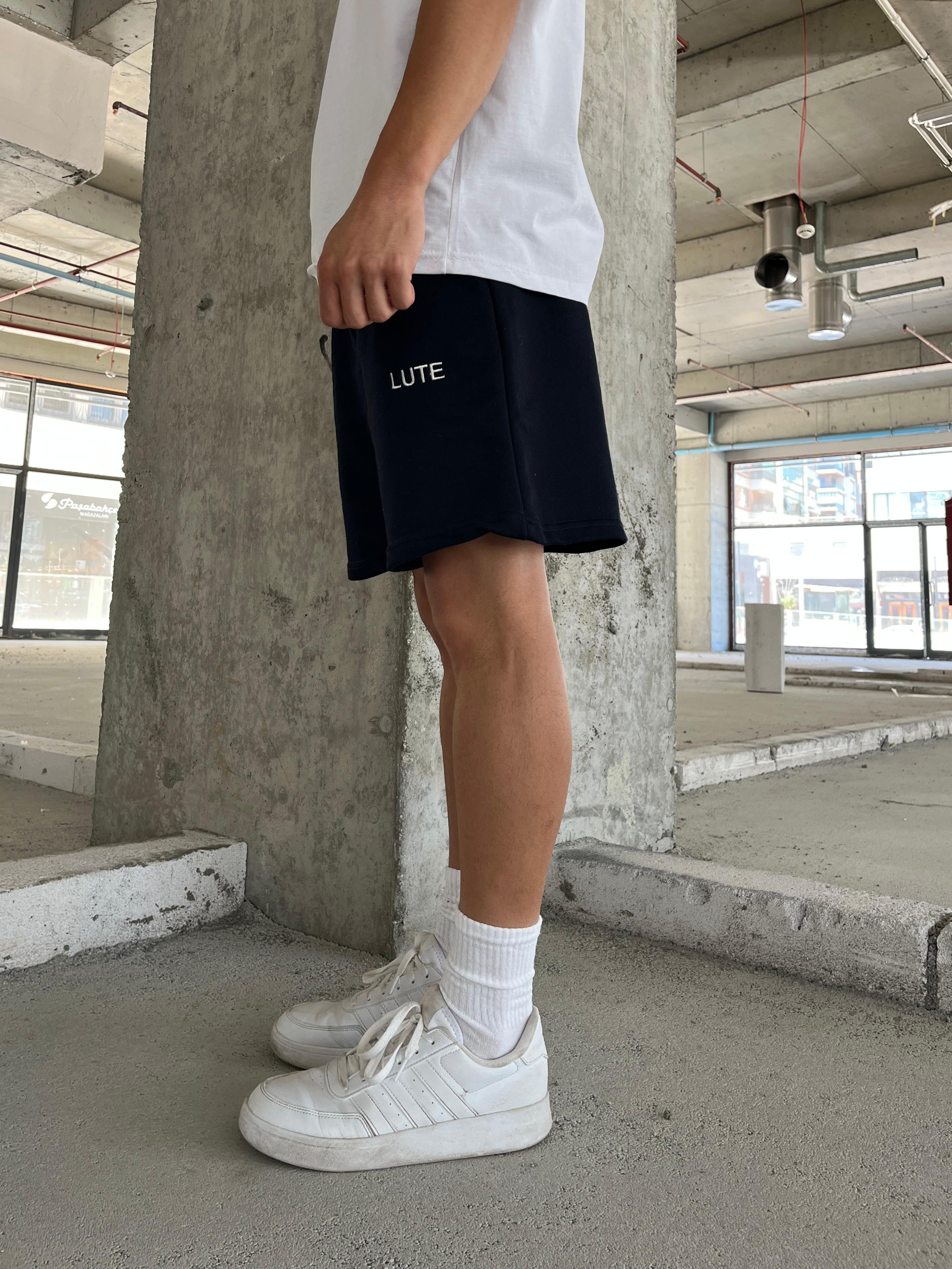 LUTE Pemium Nakış Detaylı Oversize Şort - Koyu Lacivert