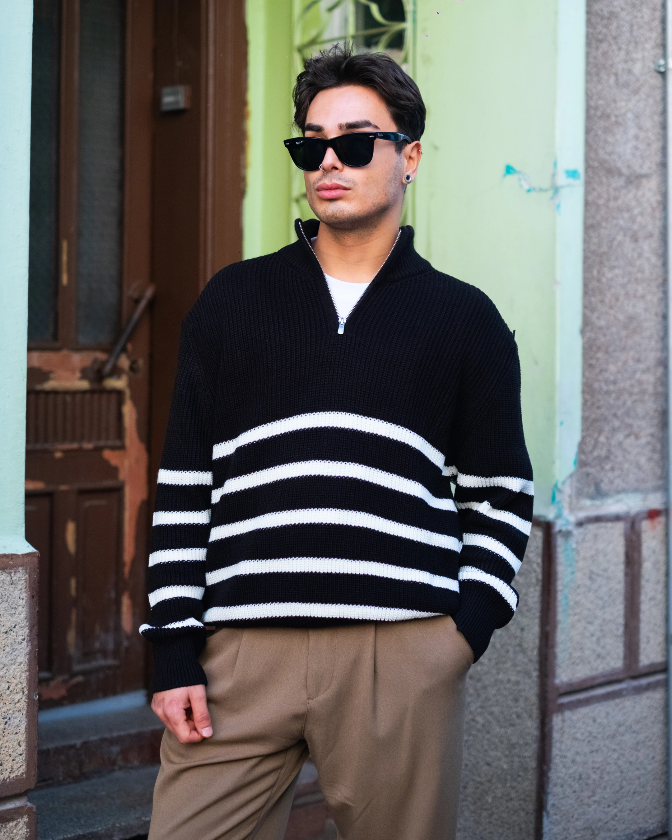 Siyah Yarım Fermuarlı Çizgili Oversize Triko