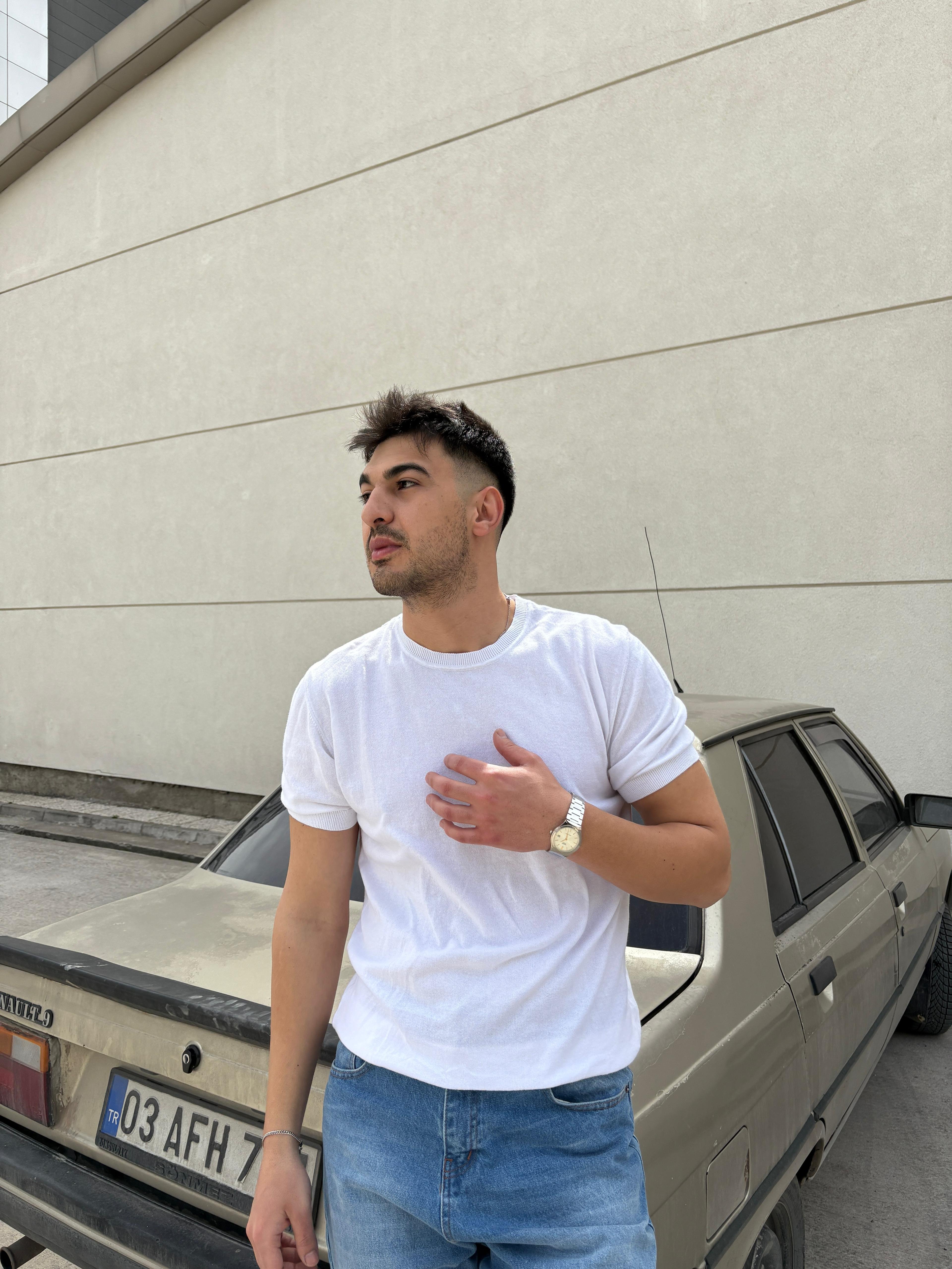 White Basic T-shirt - Slim Fit