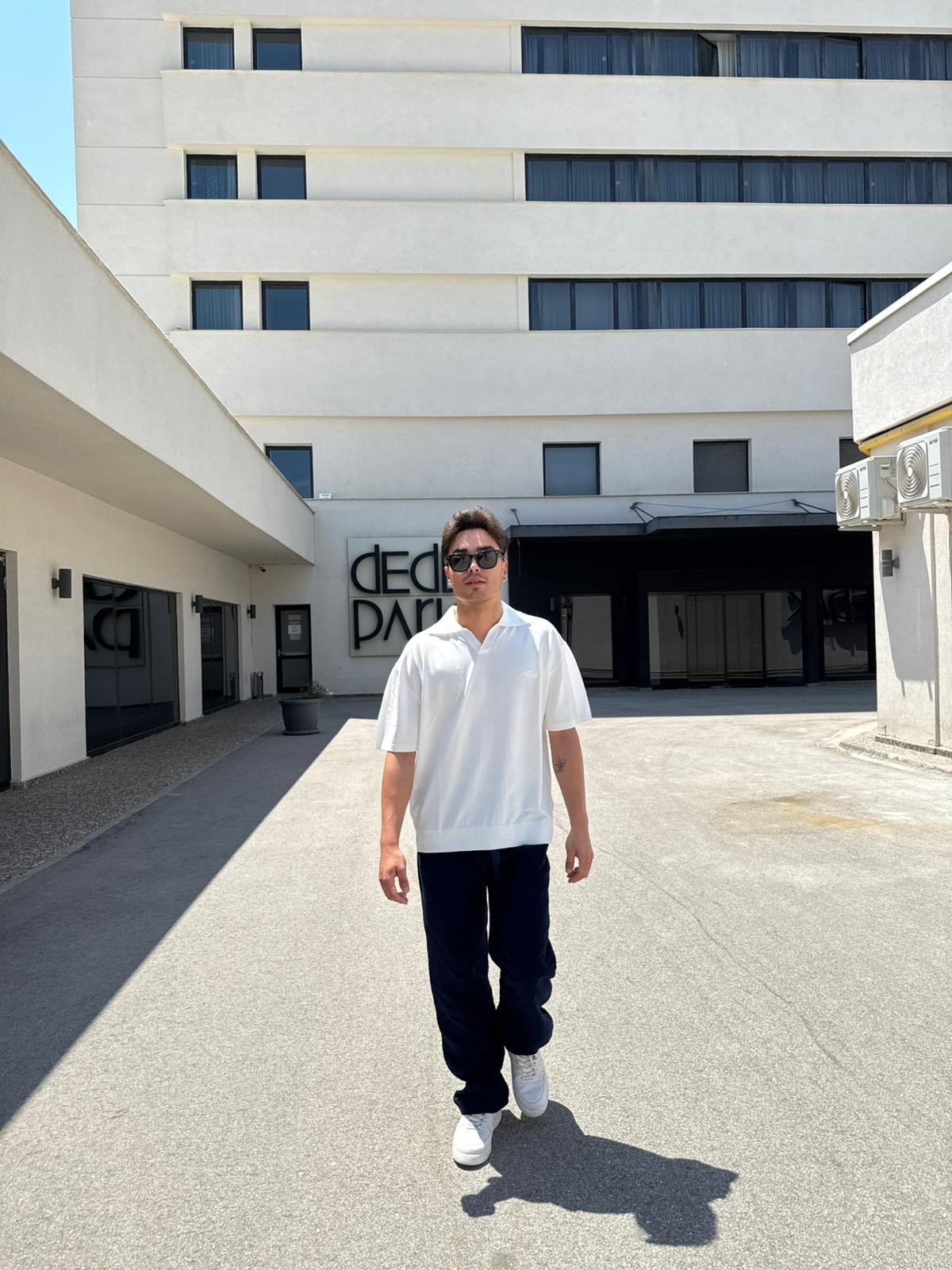 Oversize Patlı Polo Yaka Tişört - Beyaz