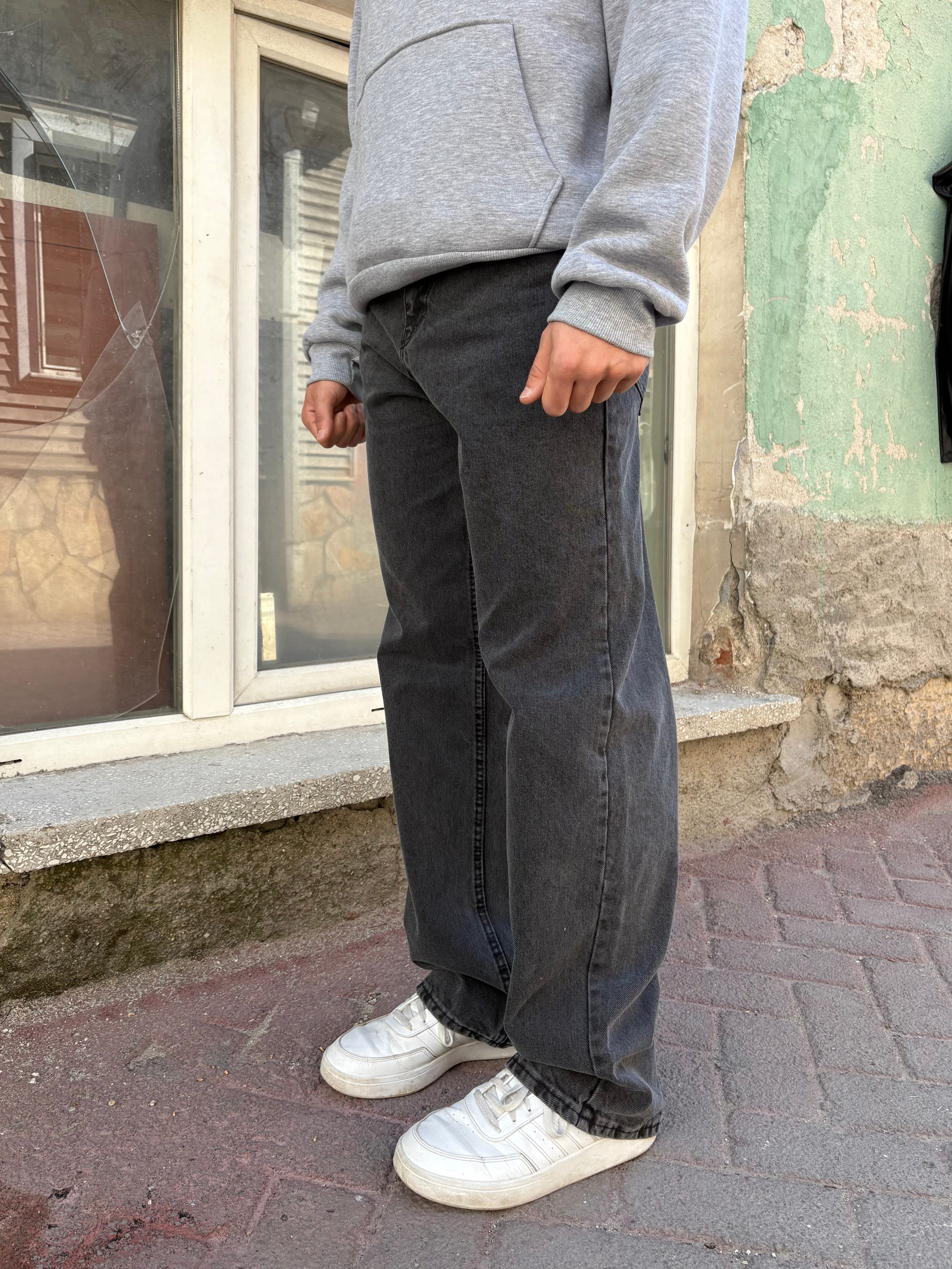 Baggy Jeans in Washed Dark Grey