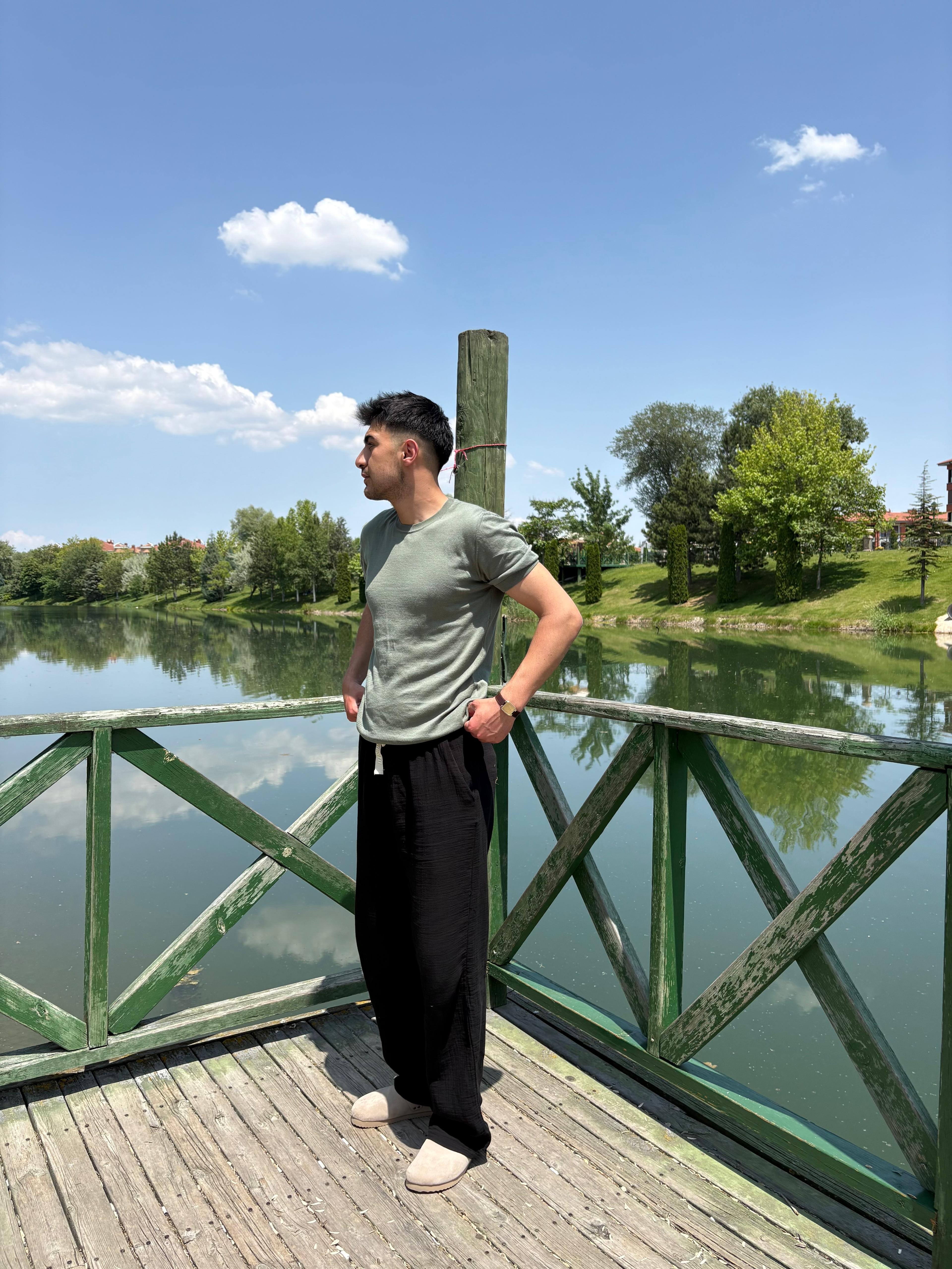 Green Basic T-shirt - Slim Fit