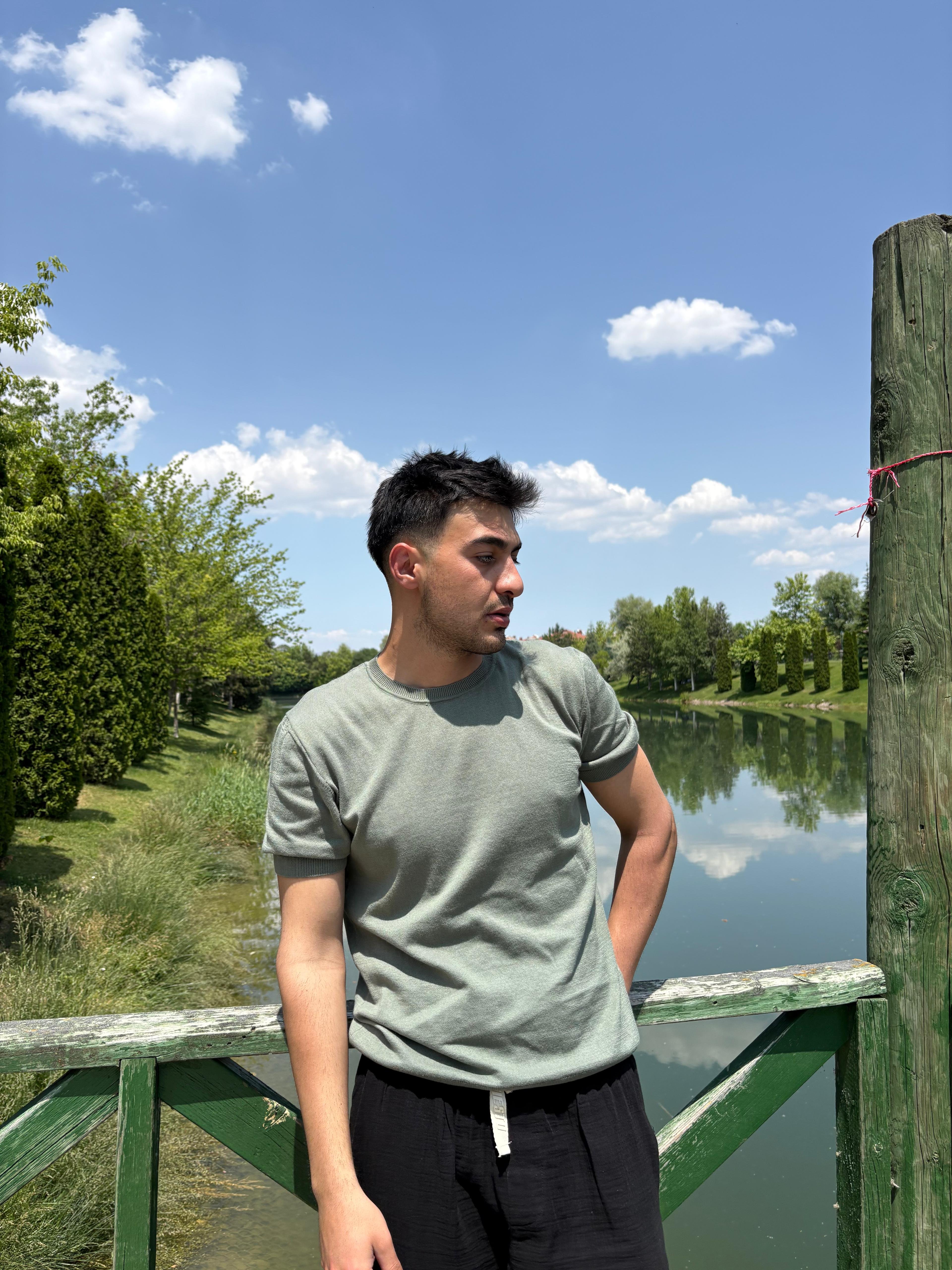 Green Basic T-shirt - Slim Fit