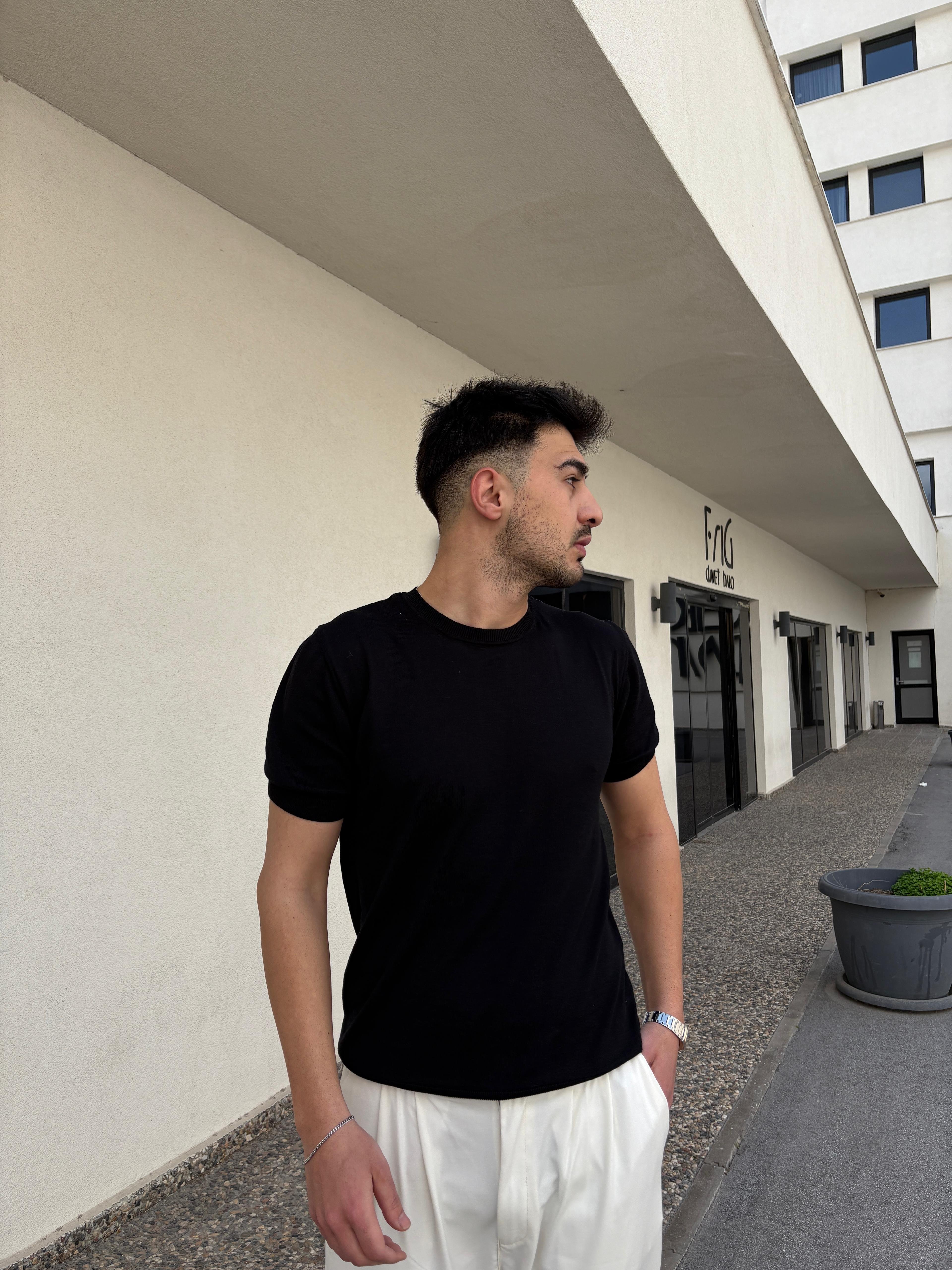 Black Basic T-Shirt - Slim Fit