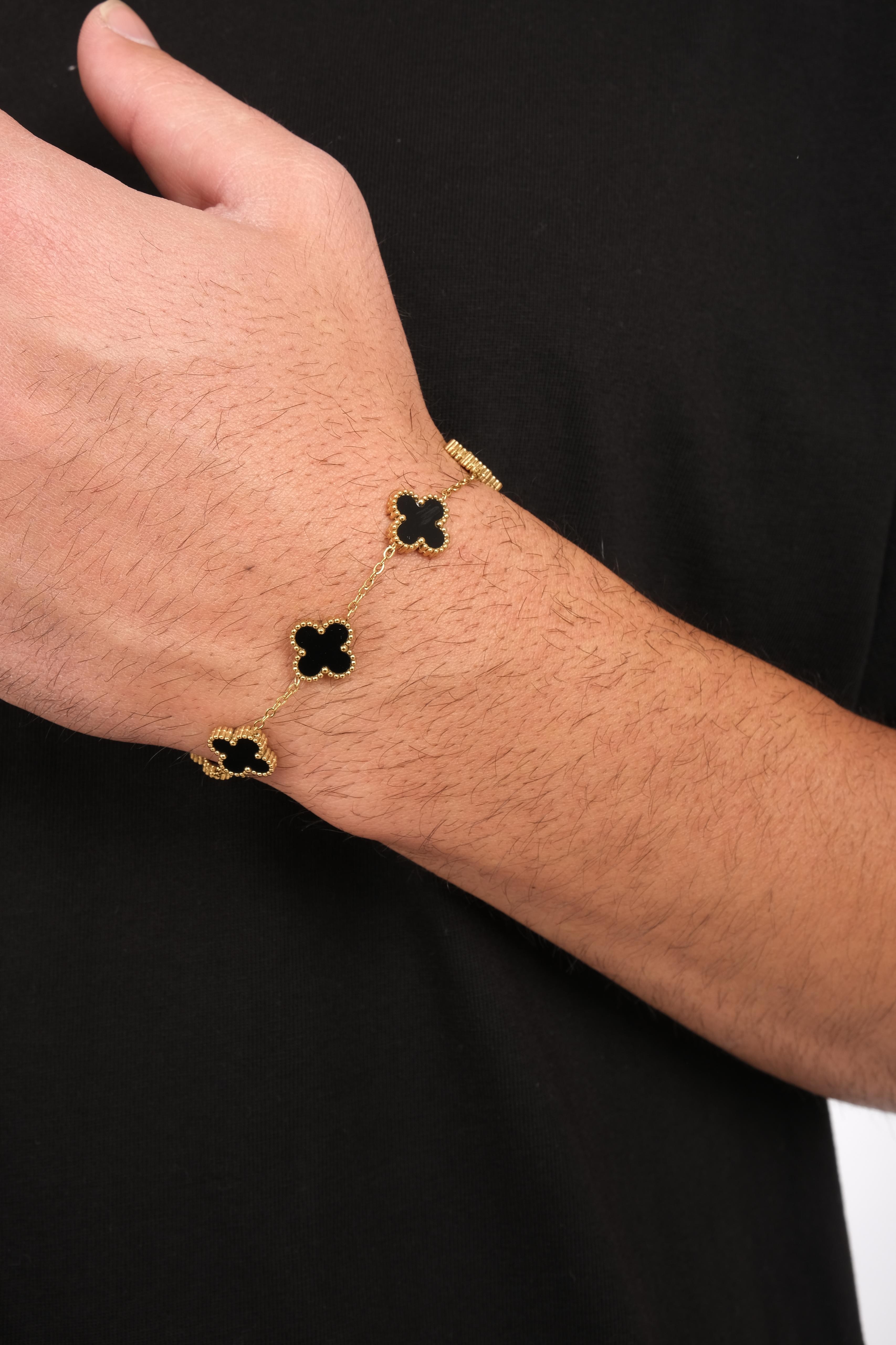 Unisex clover detailed bracelet