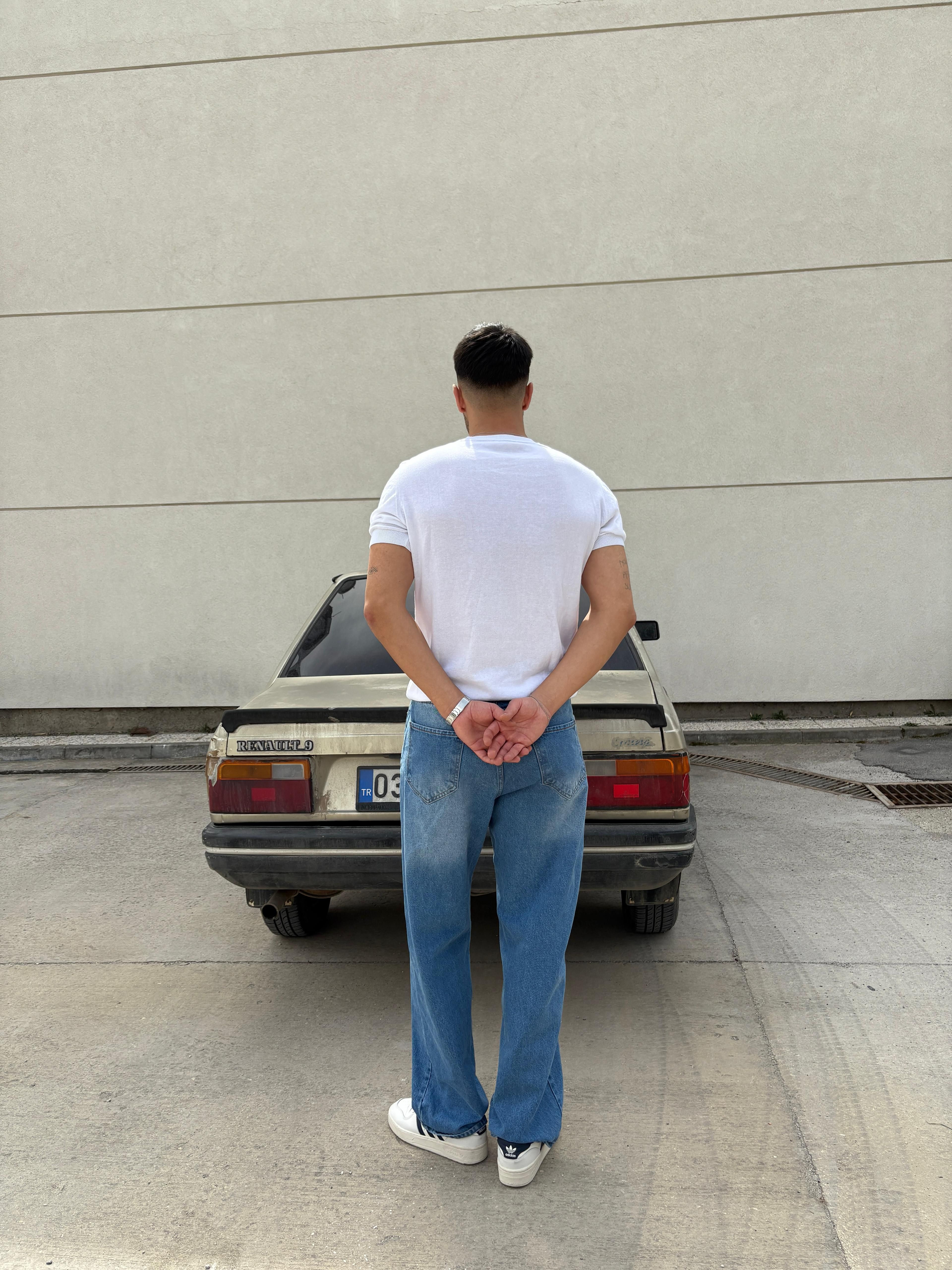 White Basic T-shirt - Slim Fit