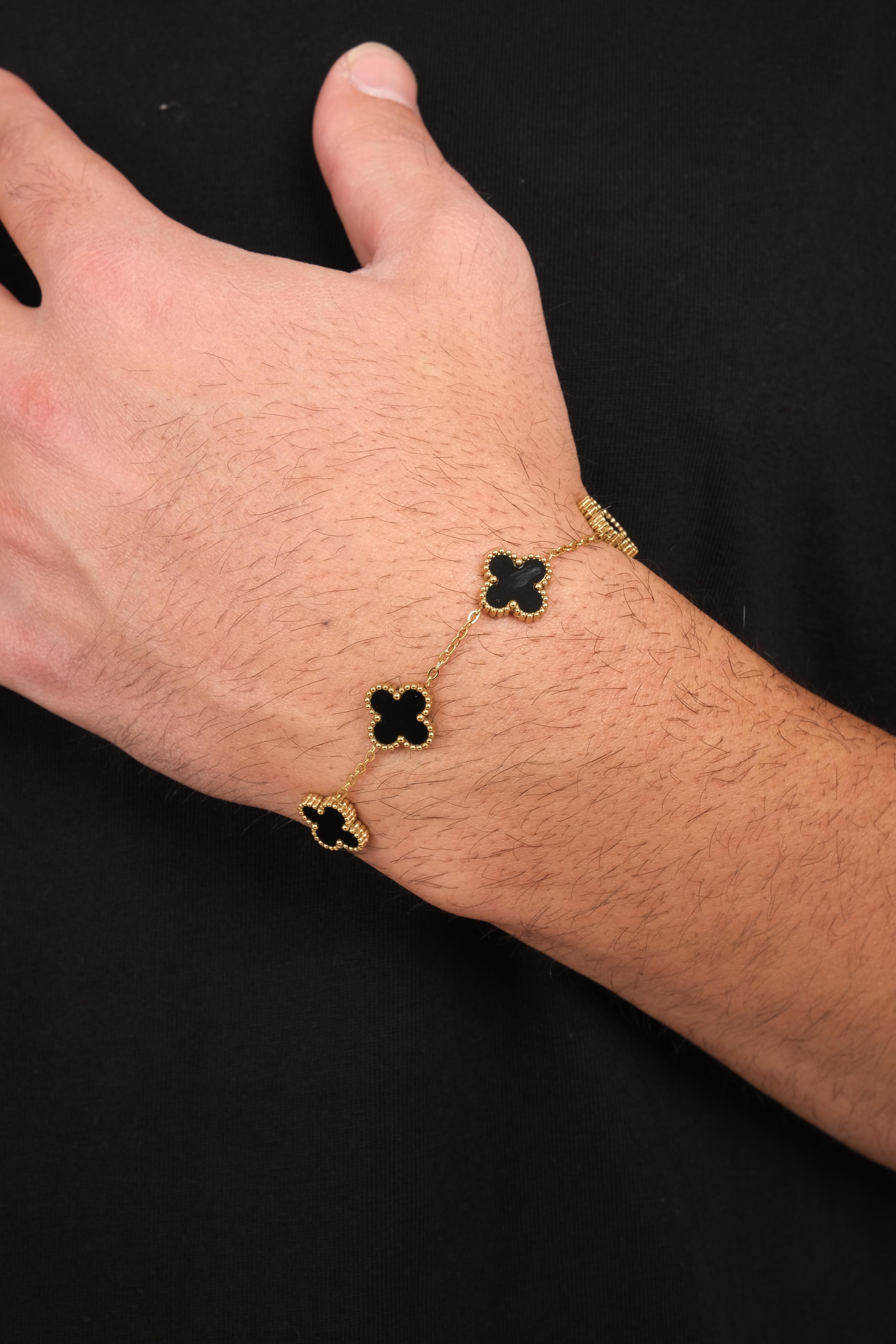 Unisex clover detailed bracelet