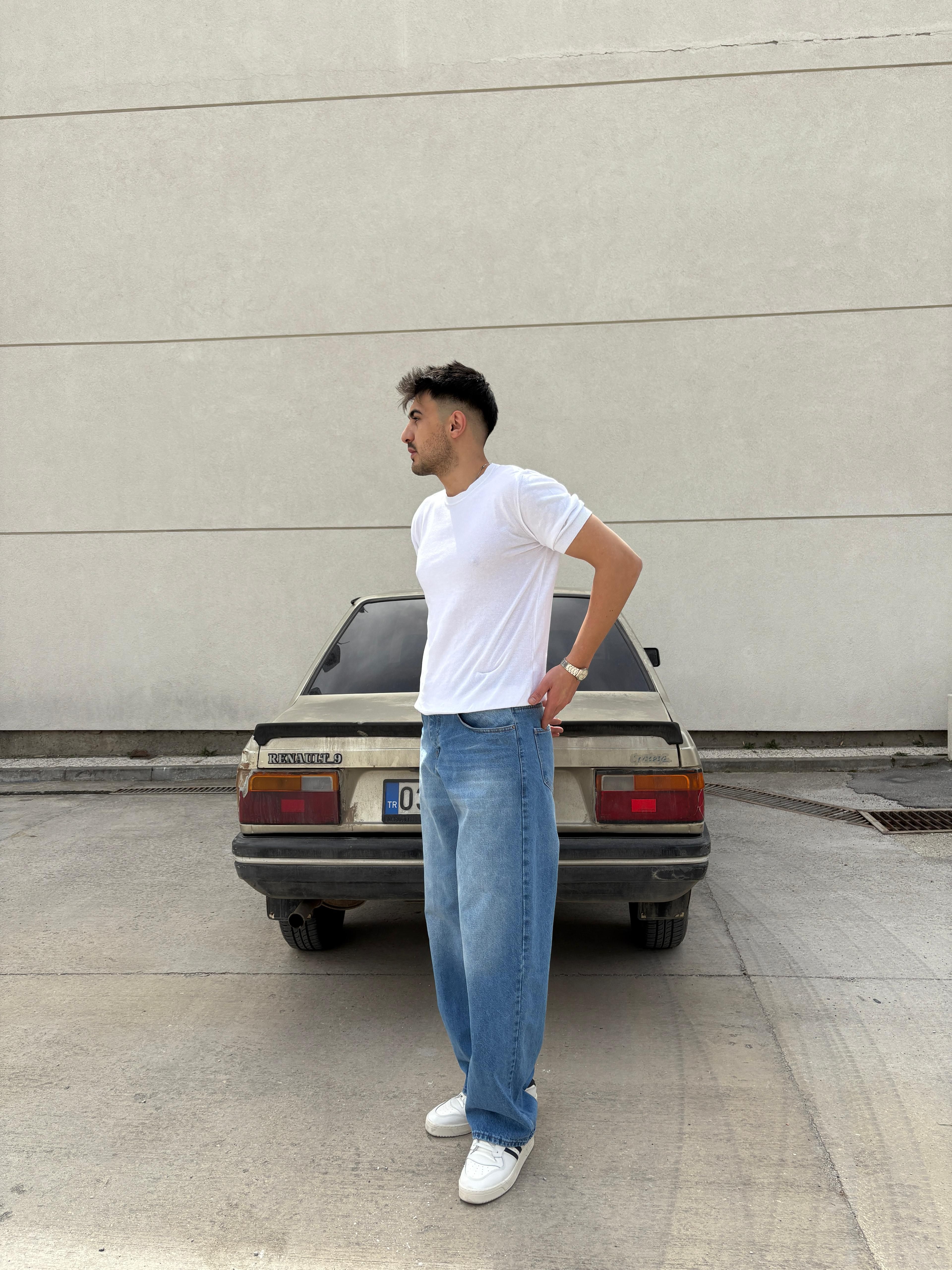 White Basic T-shirt - Slim Fit