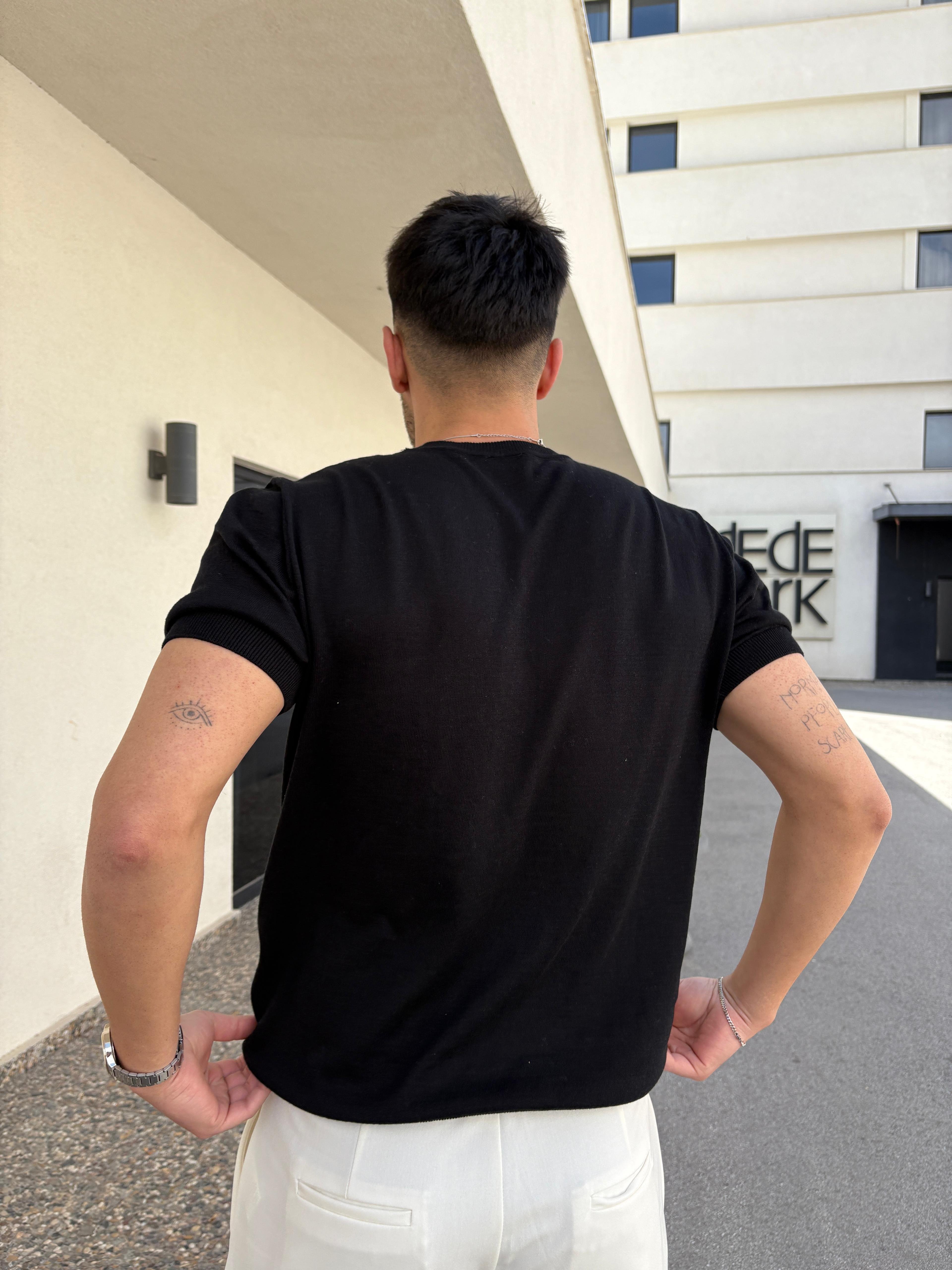 Black Basic T-Shirt - Slim Fit