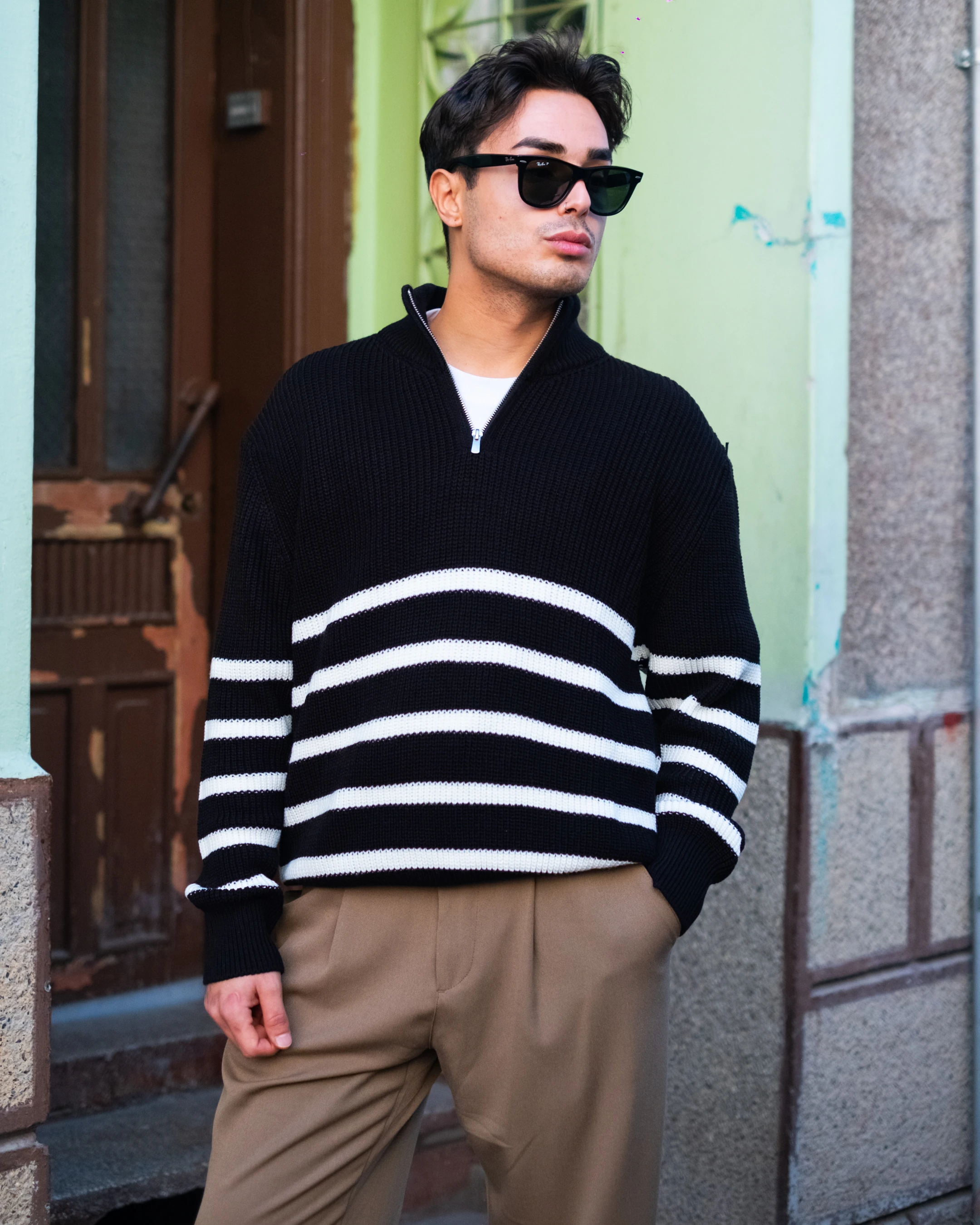 Siyah Yarım Fermuarlı Çizgili Oversize Triko