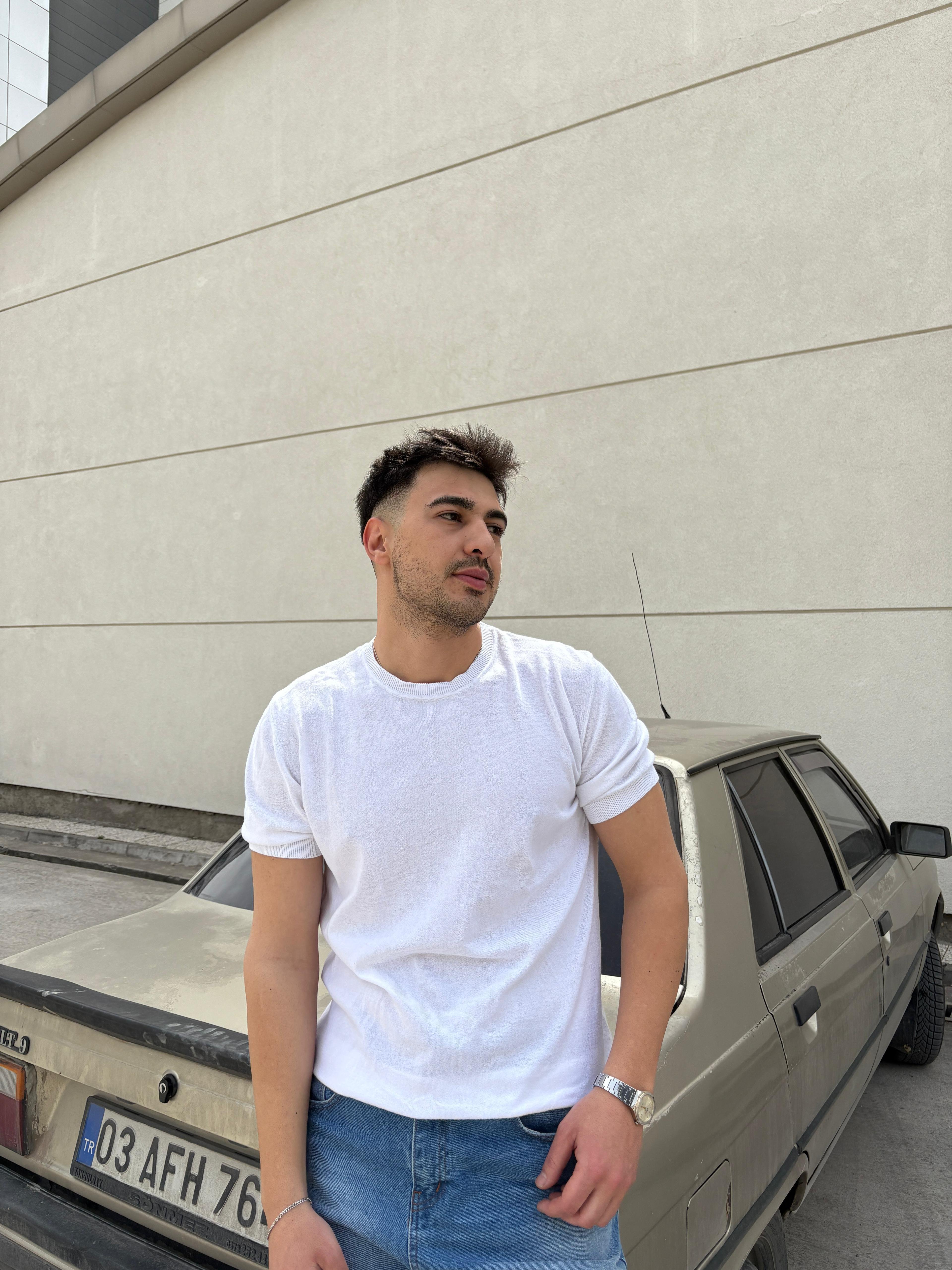 White Basic T-shirt - Slim Fit