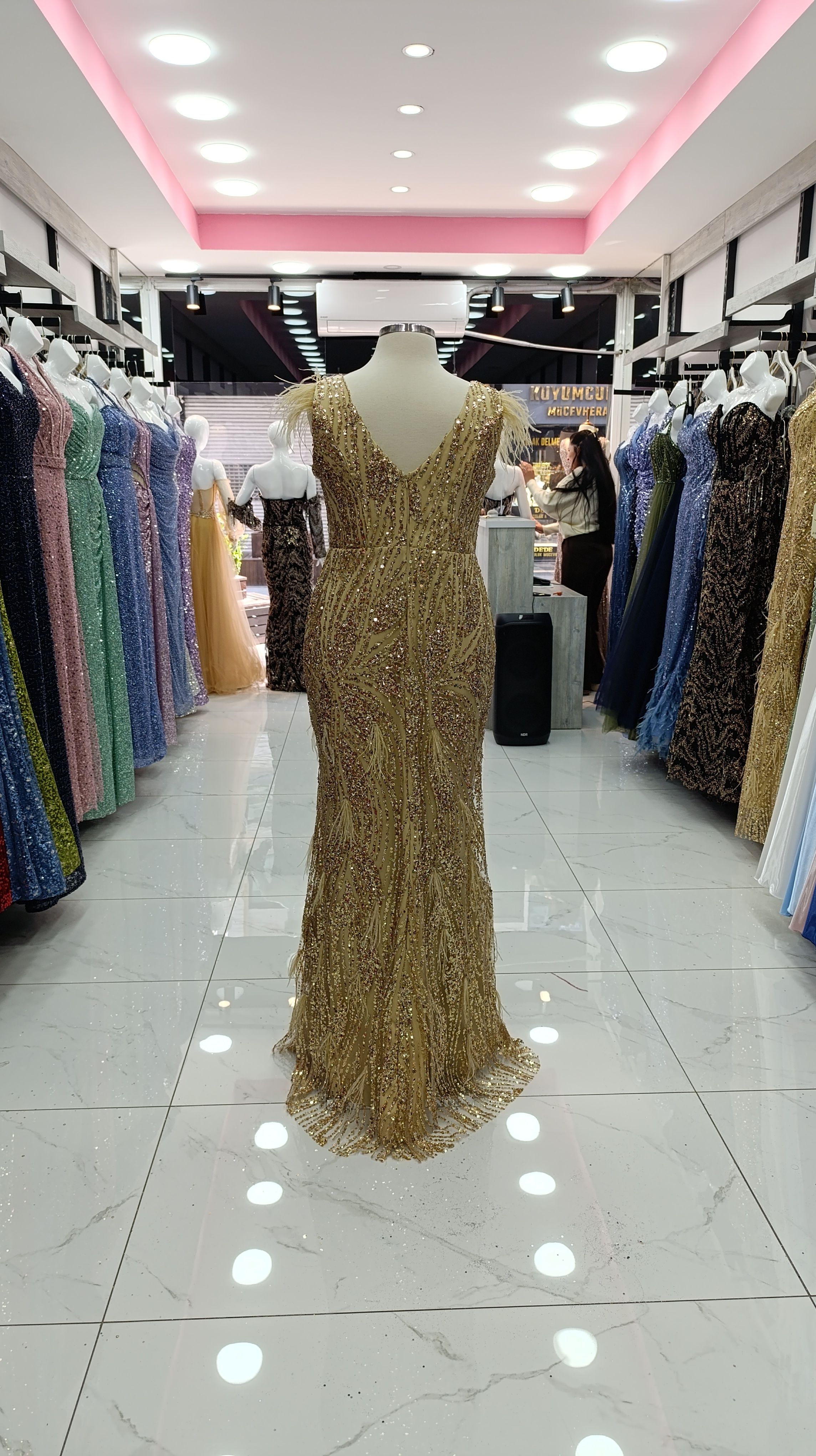 Nilüfer Gold Abiye