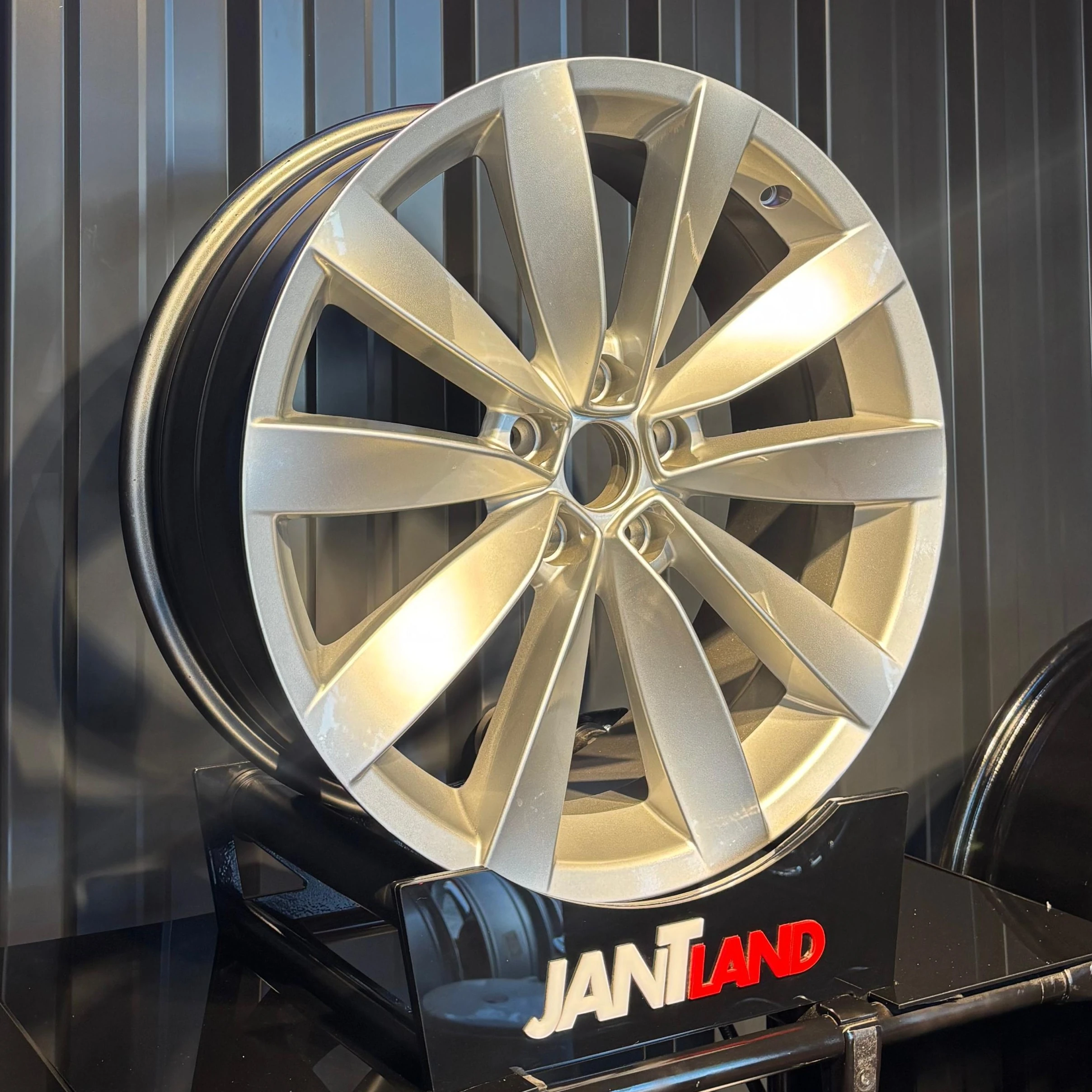 R1A-433-10 7,5x17" 4x100 ET35 67.1 Silver Jant(4 adet)