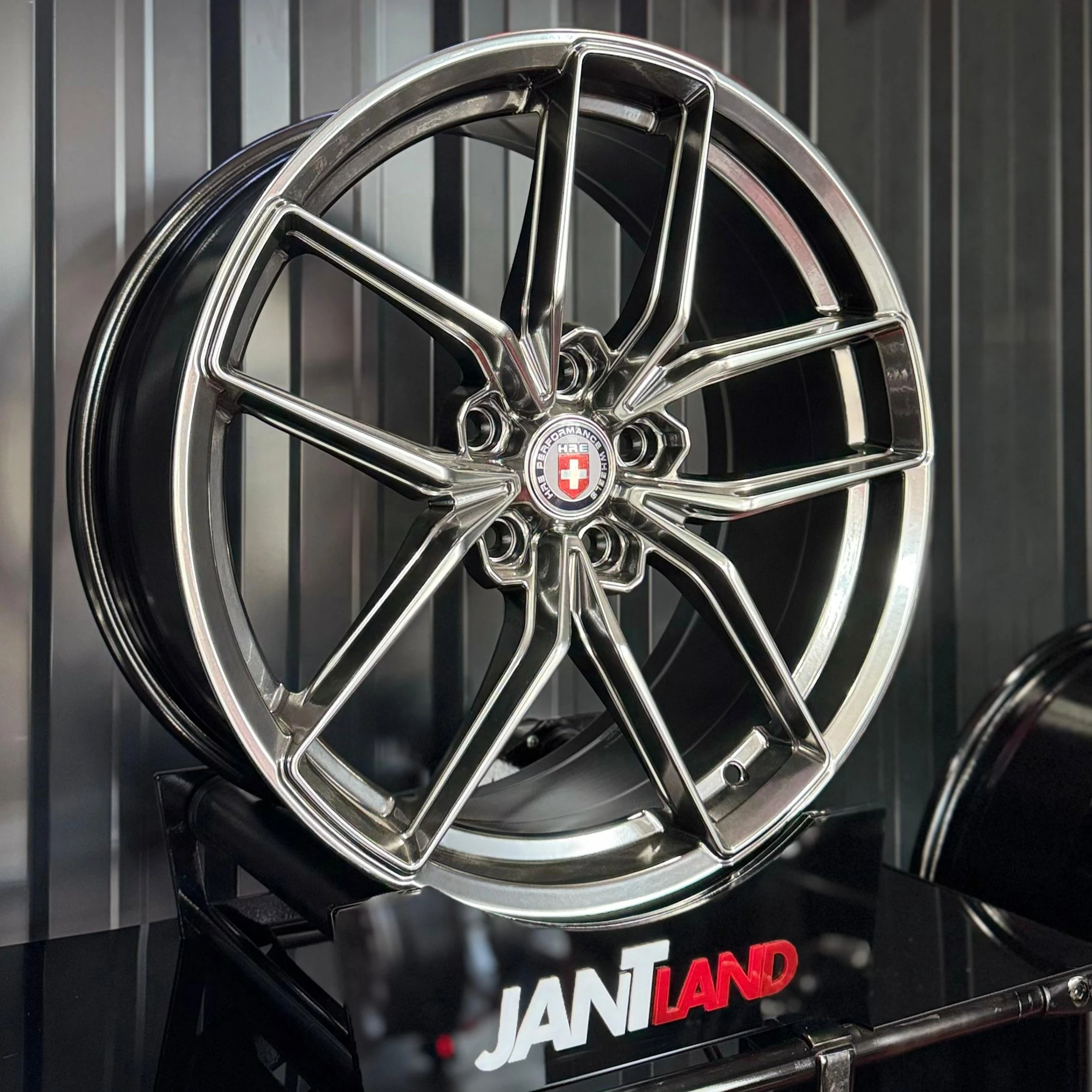 R1W-5605-4 19/5*120 19*8.5 ET33 72.6 HYPER BLACK