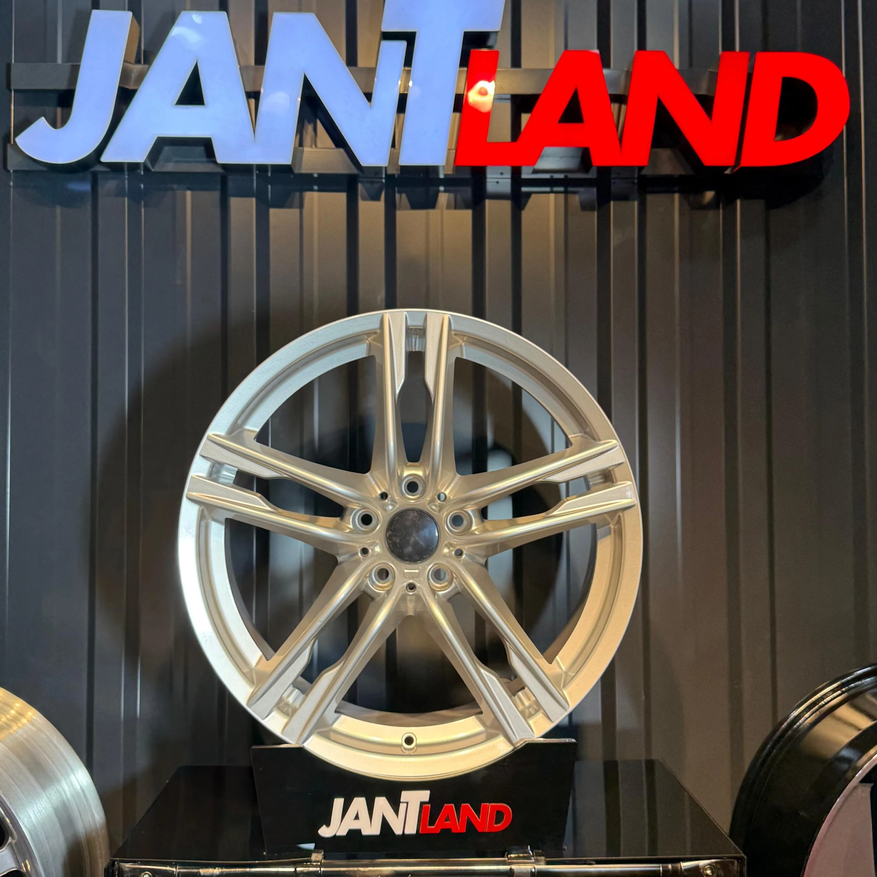 DY1540 8,5X20 5X120 ET33 72,6 S (4ADET)