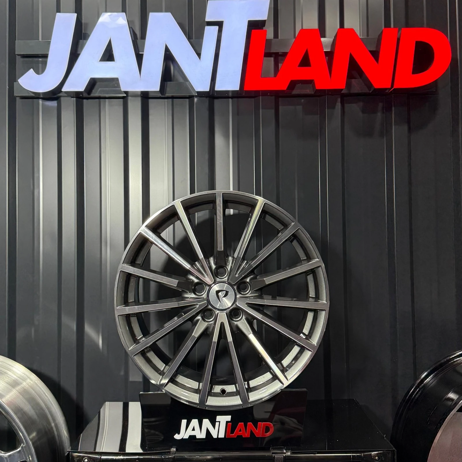 BAK-5246 8 X 18 5X112 ET42 66.45 GUN MACHINED XL (4adet)