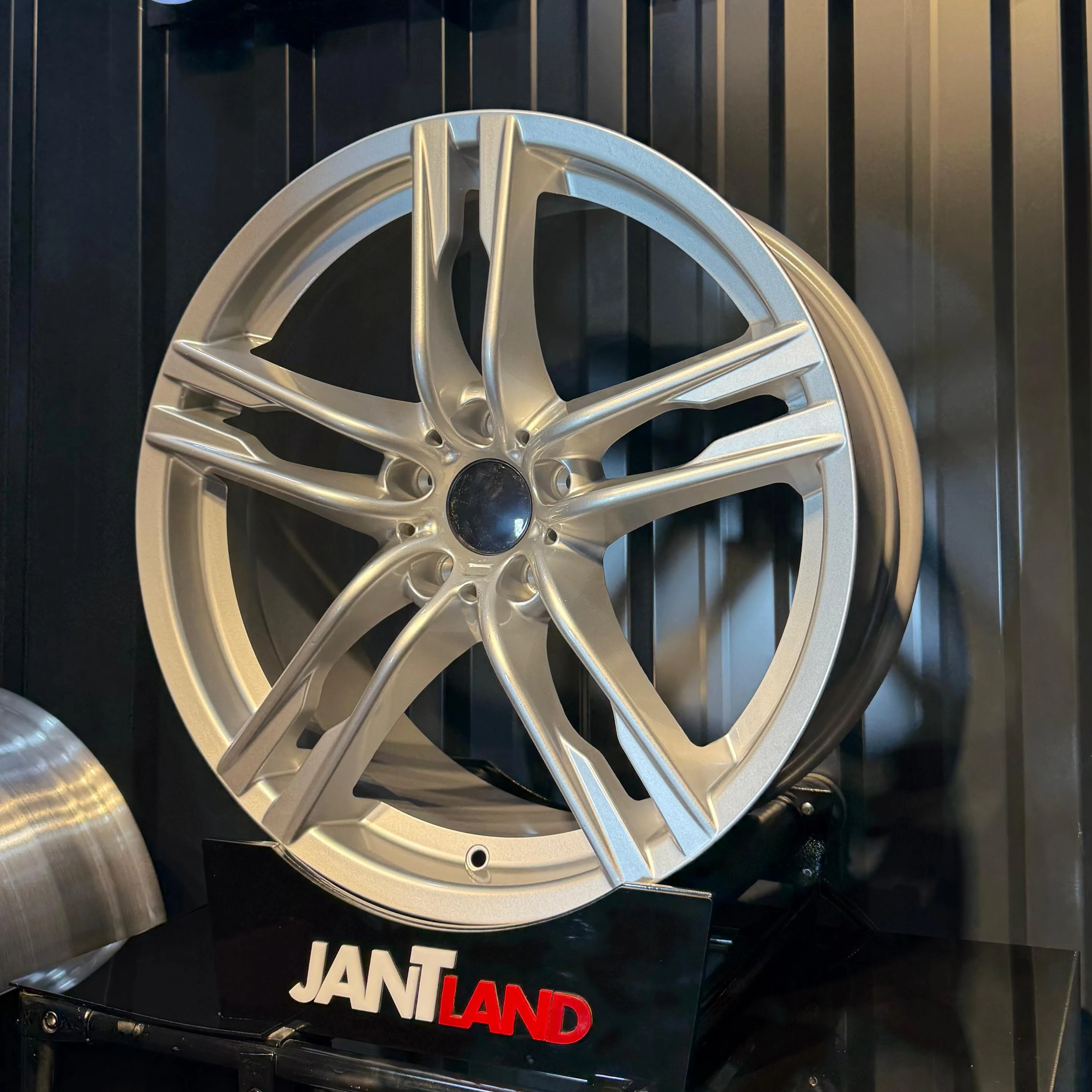 DY1540 9,5X20 5X120 ET37 72,6 S (4adet)