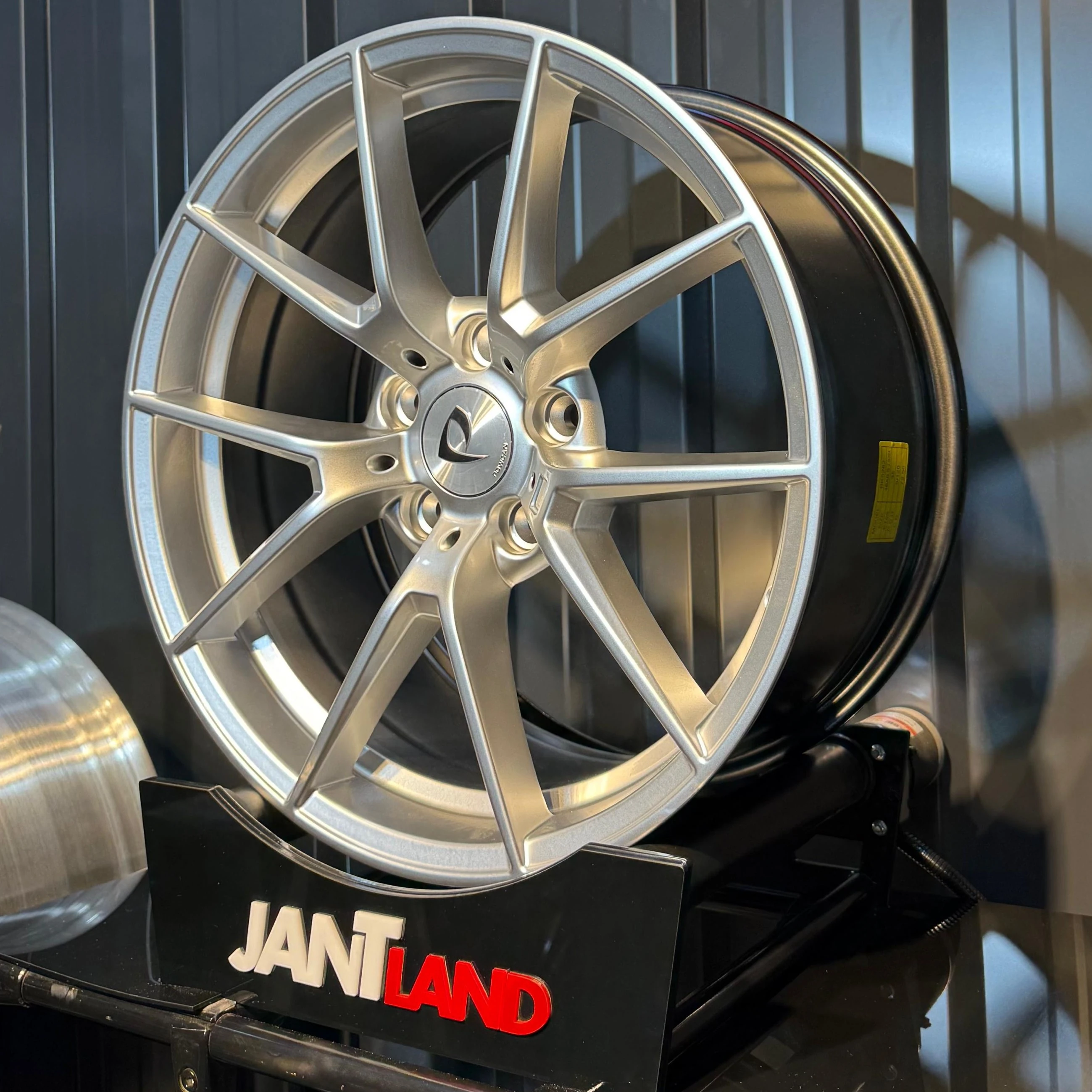 BK-5282 8.5 X 18 BK-5282 5X120 ET35 72.56 HYPER SILVER XL