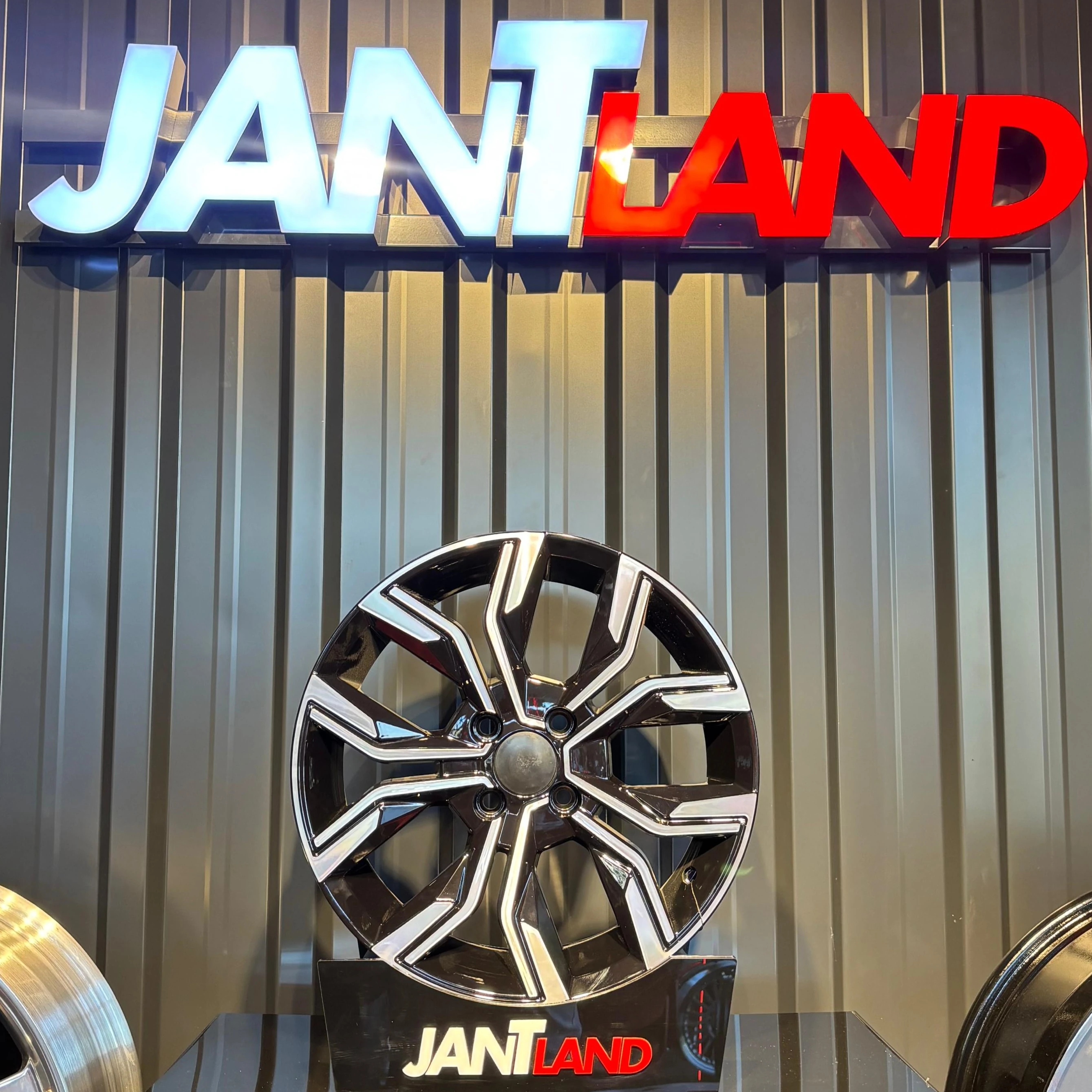 15158-0379 6,5X15 4X100 15158 ET35 67,1 BLACK DİAMOND