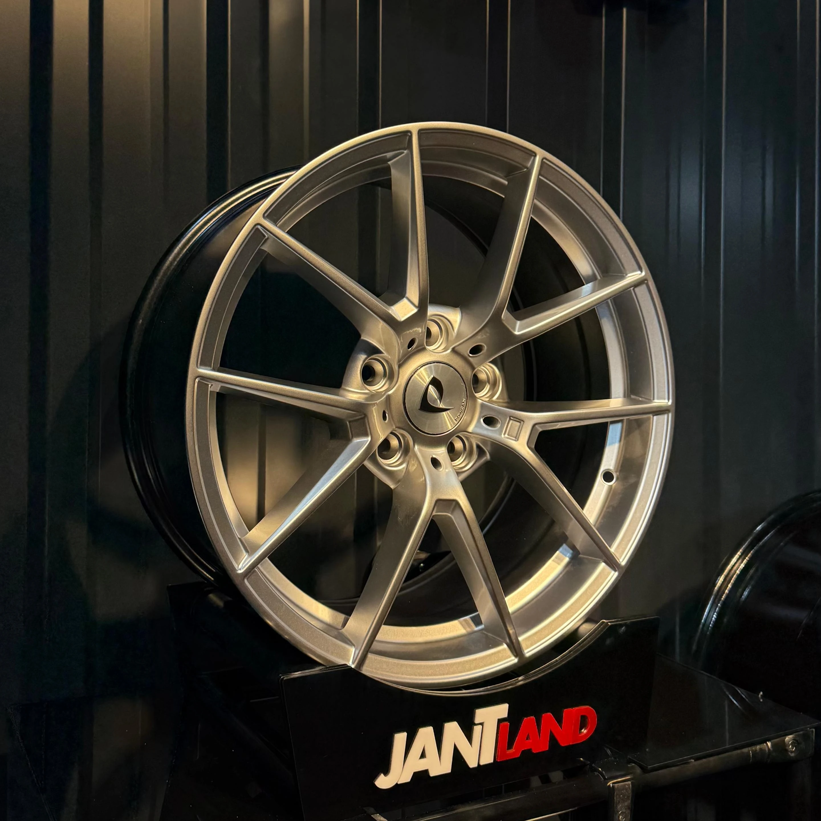 BK-5282 8.5 X 18 BK-5282 5X120 ET35 72.56 HYPER SILVER XL