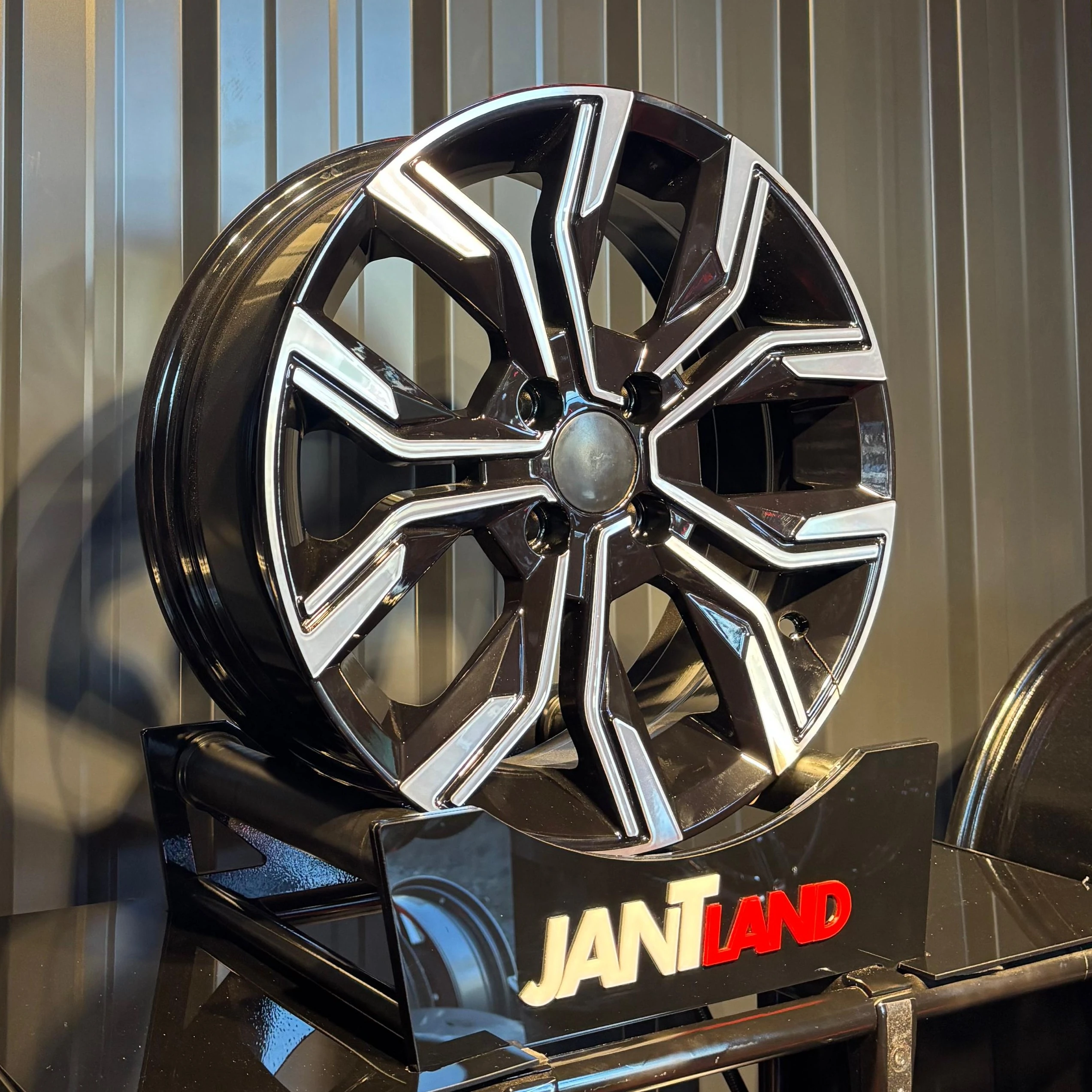 15158-0379 6,5X15 4X100 15158 ET35 67,1 BLACK DİAMOND