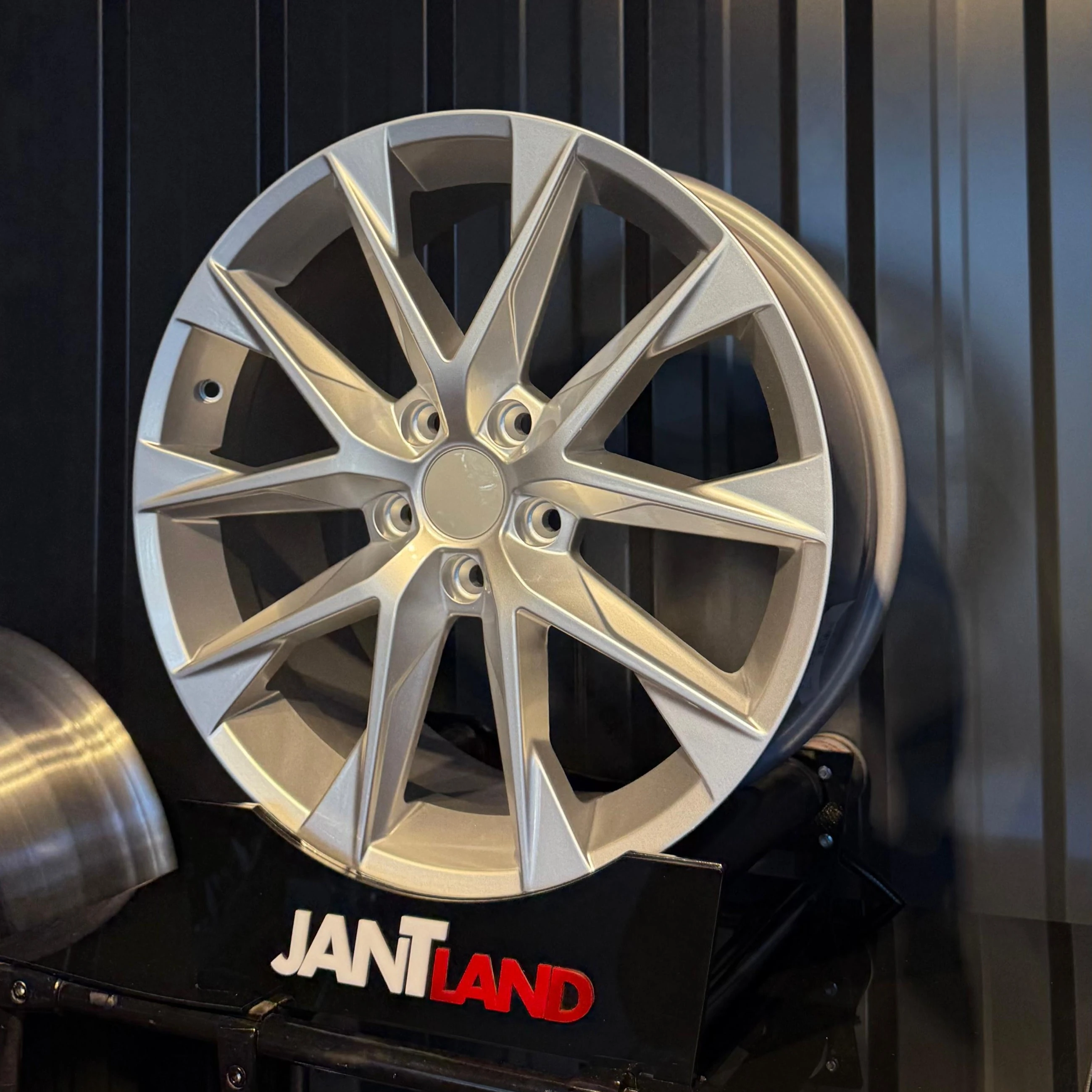 DY1768-04 18/5*112 18*7.5 ET45 57.1 S (4ADET