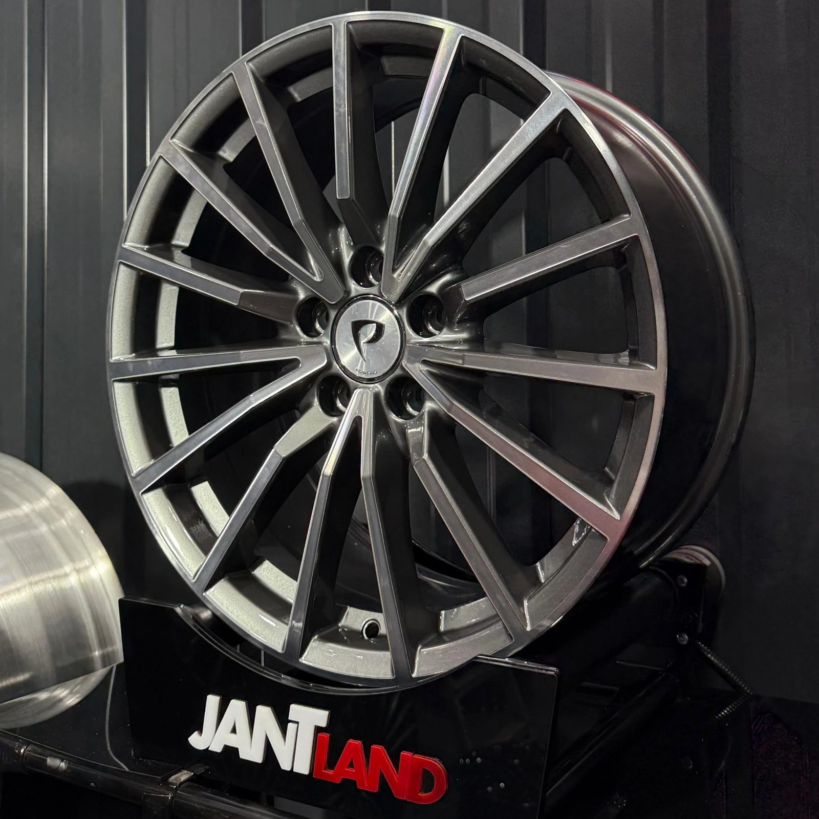 BAK-5246 8 X 18 5X112 ET42 66.45 GUN MACHINED XL (4adet)