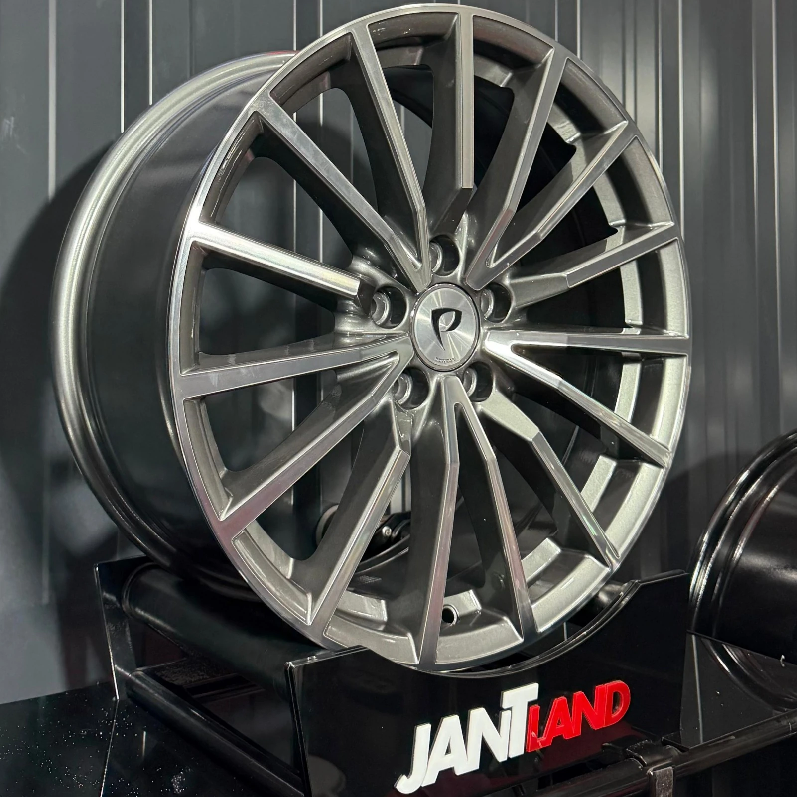 BAK-5246 8 X 18 5X112 ET42 66.45 GUN MACHINED XL (4adet)