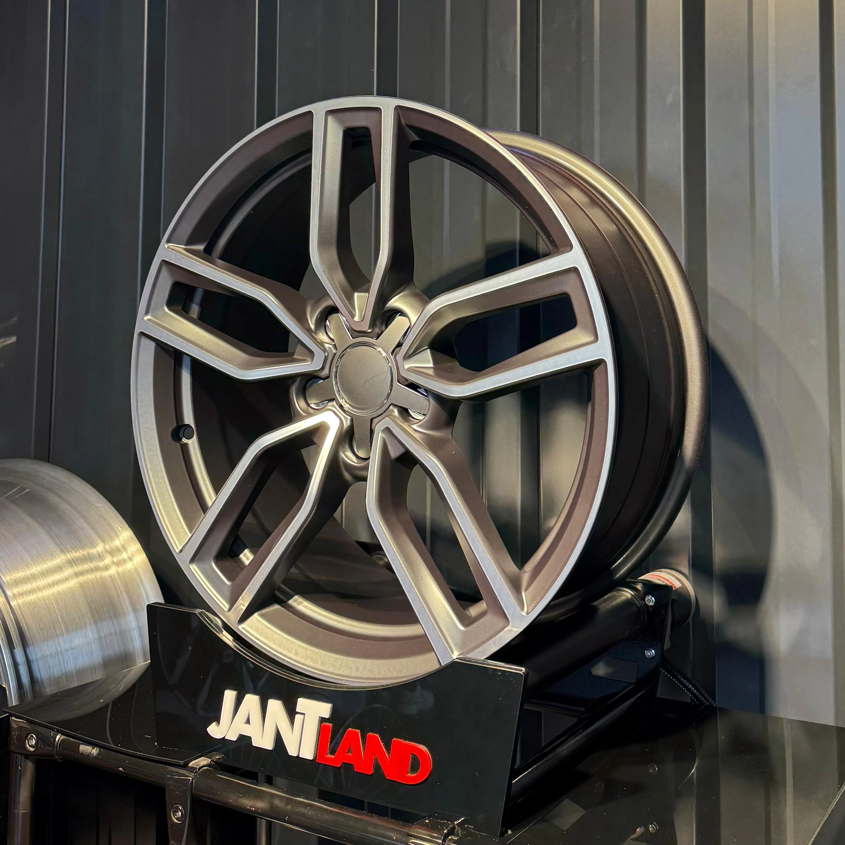 RC1180 8,0x18" 5x112 ET42 66,45 GMF Jant(4 adet)