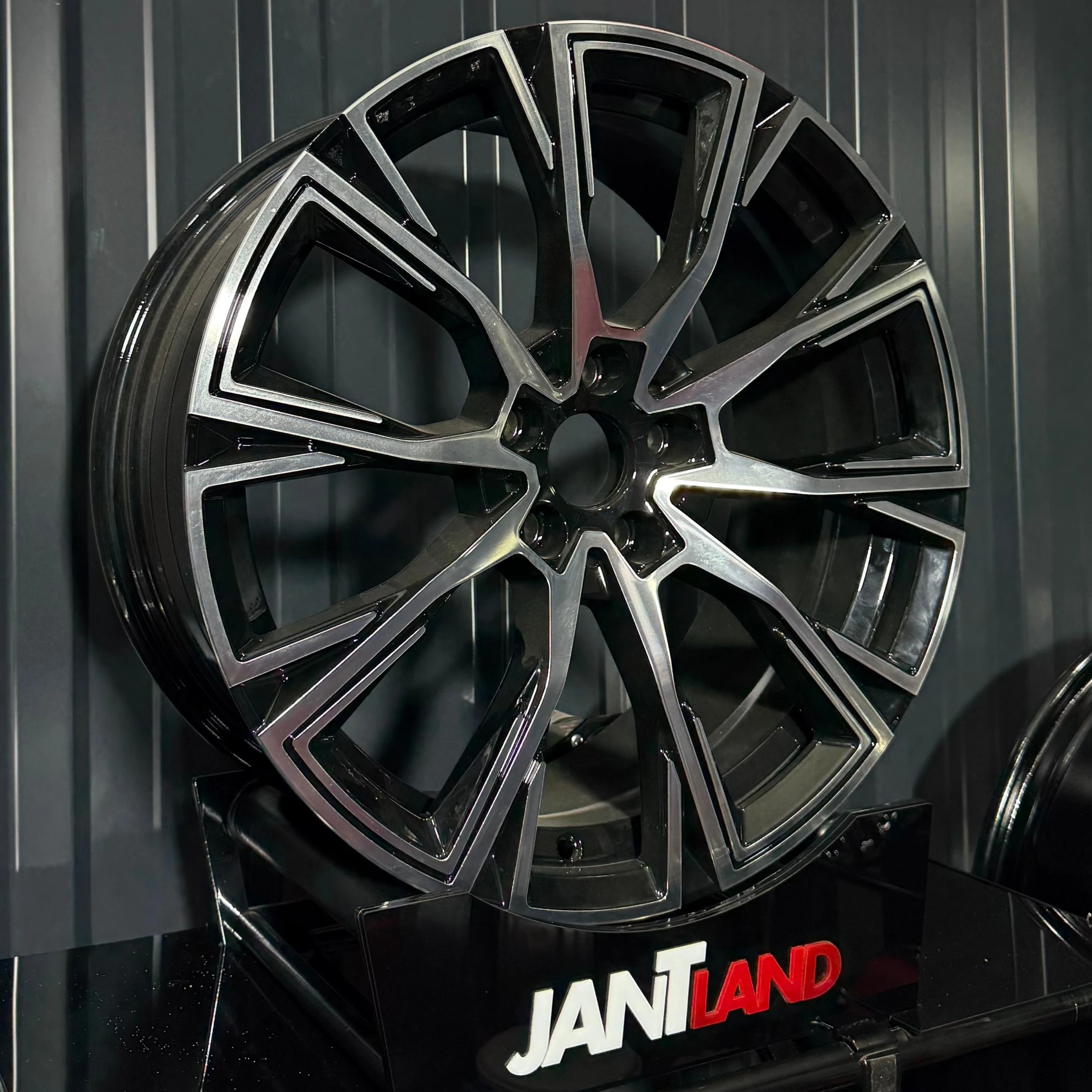 EXP-HB0002 8,0x19" 9,0x19" 5x112 ET30-ET40 Black Diamond Jant(4 adet)